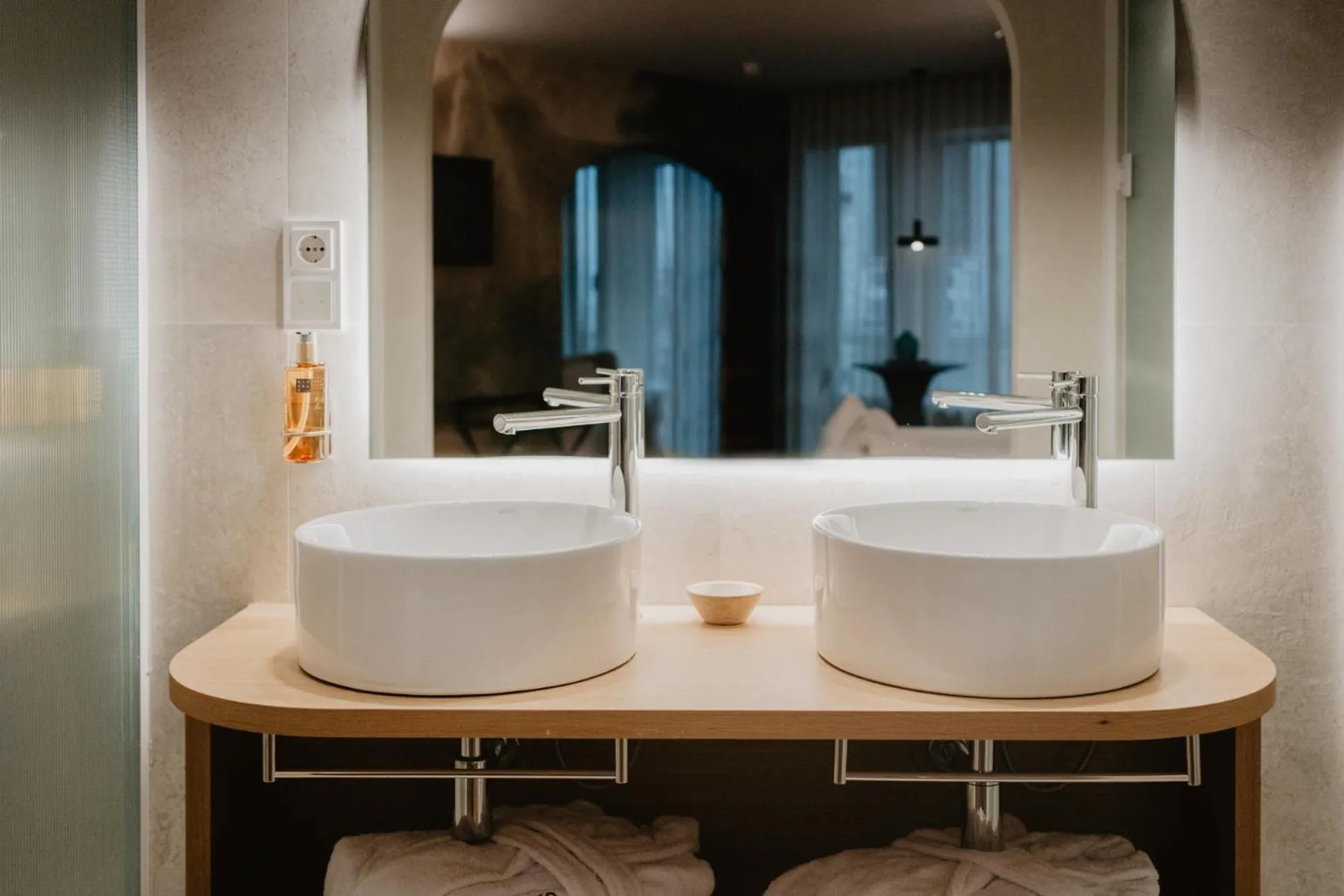 Shower in Hotel Petit Luxe