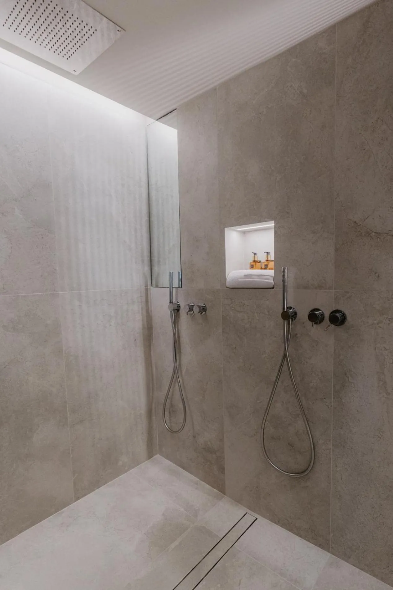 Shower in Hotel Petit Luxe