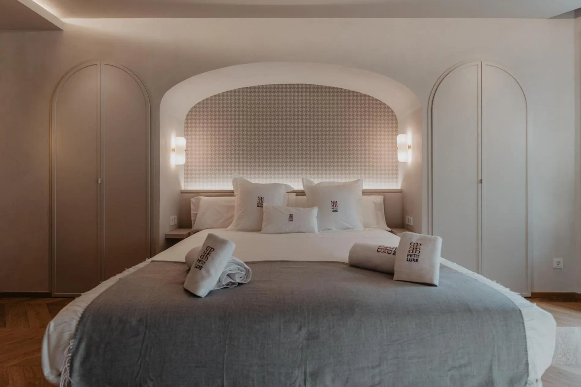 Bed in Hotel Petit Luxe