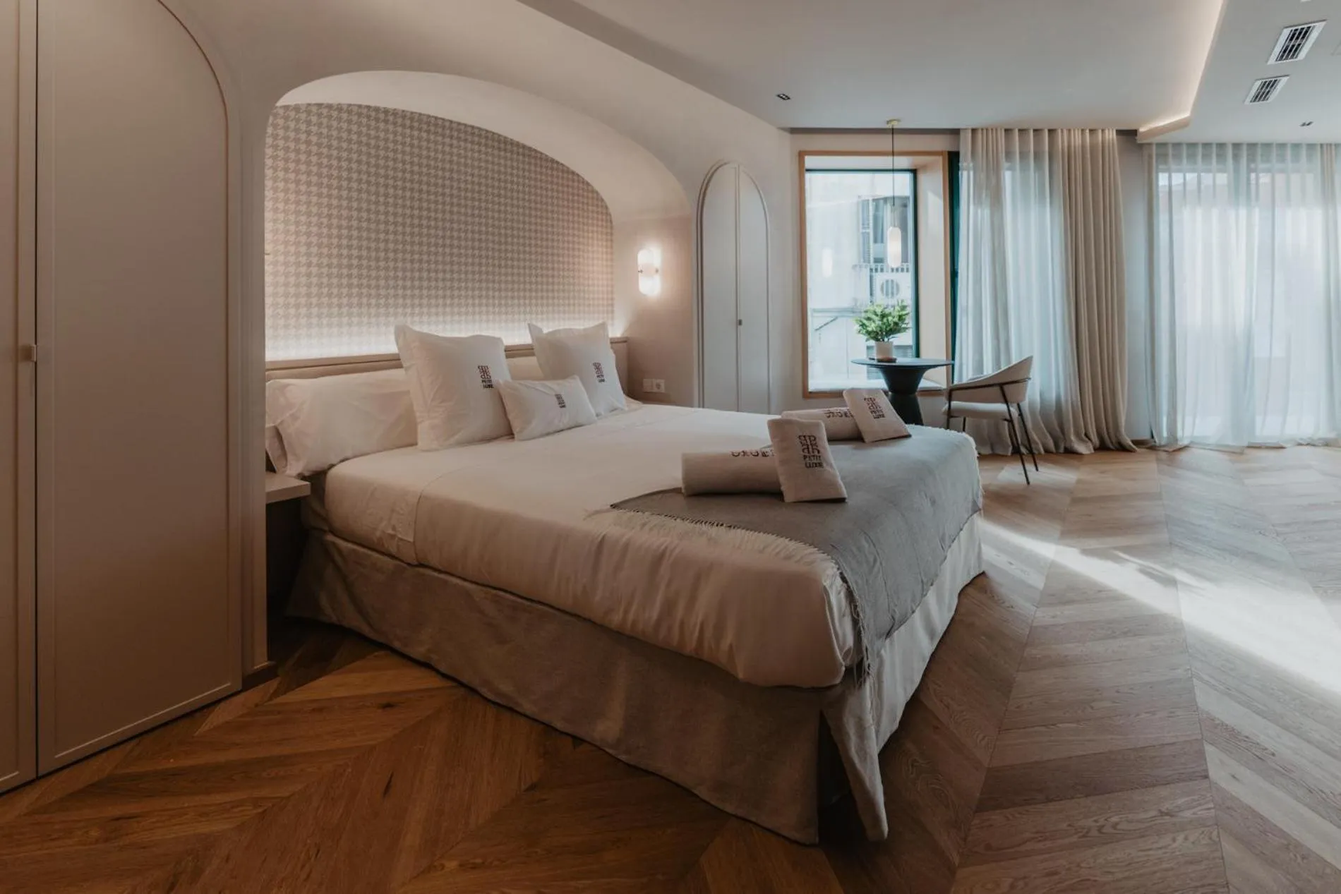 Photo of the whole room, Bed in Hotel Petit Luxe