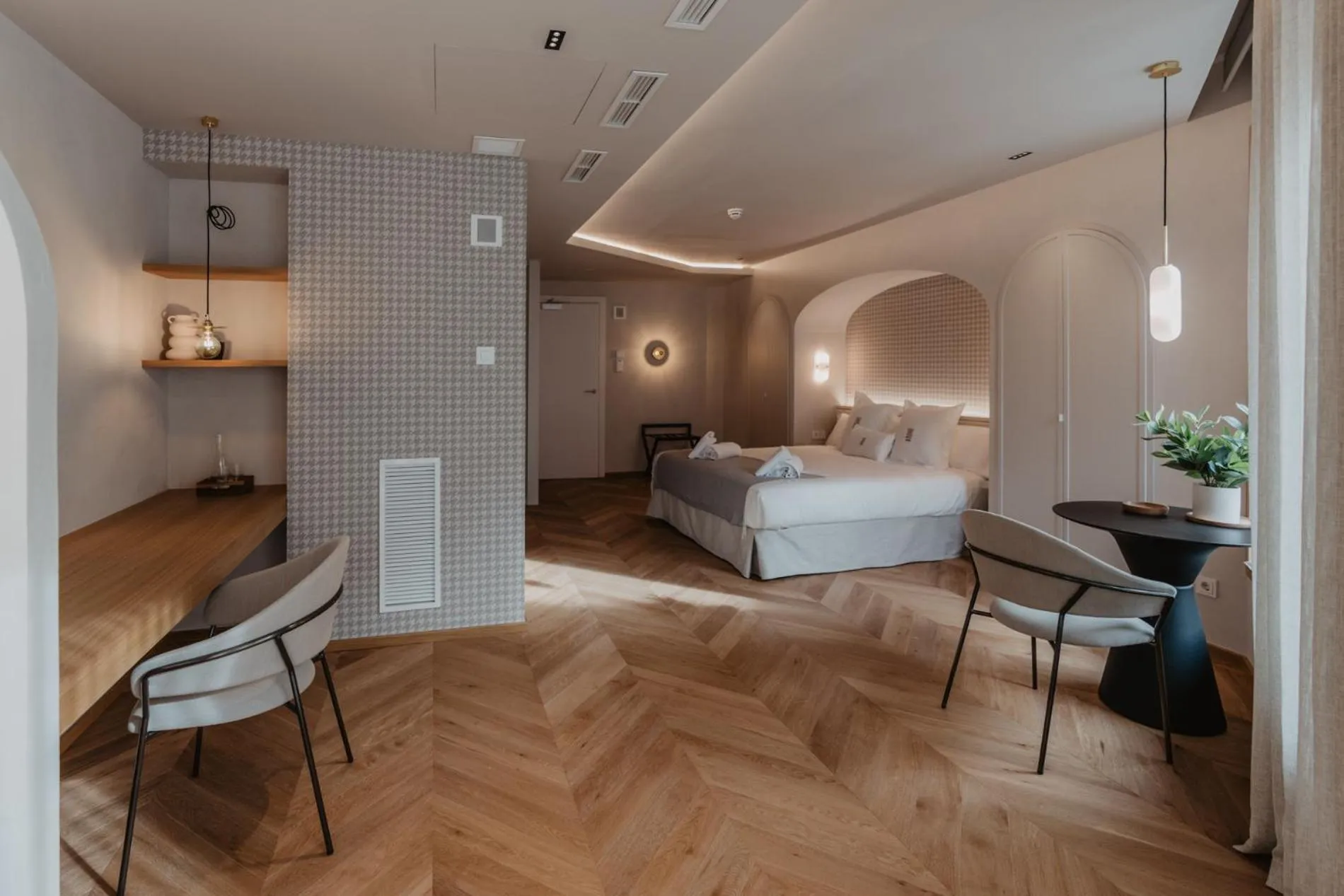 Living room, Bed in Hotel Petit Luxe