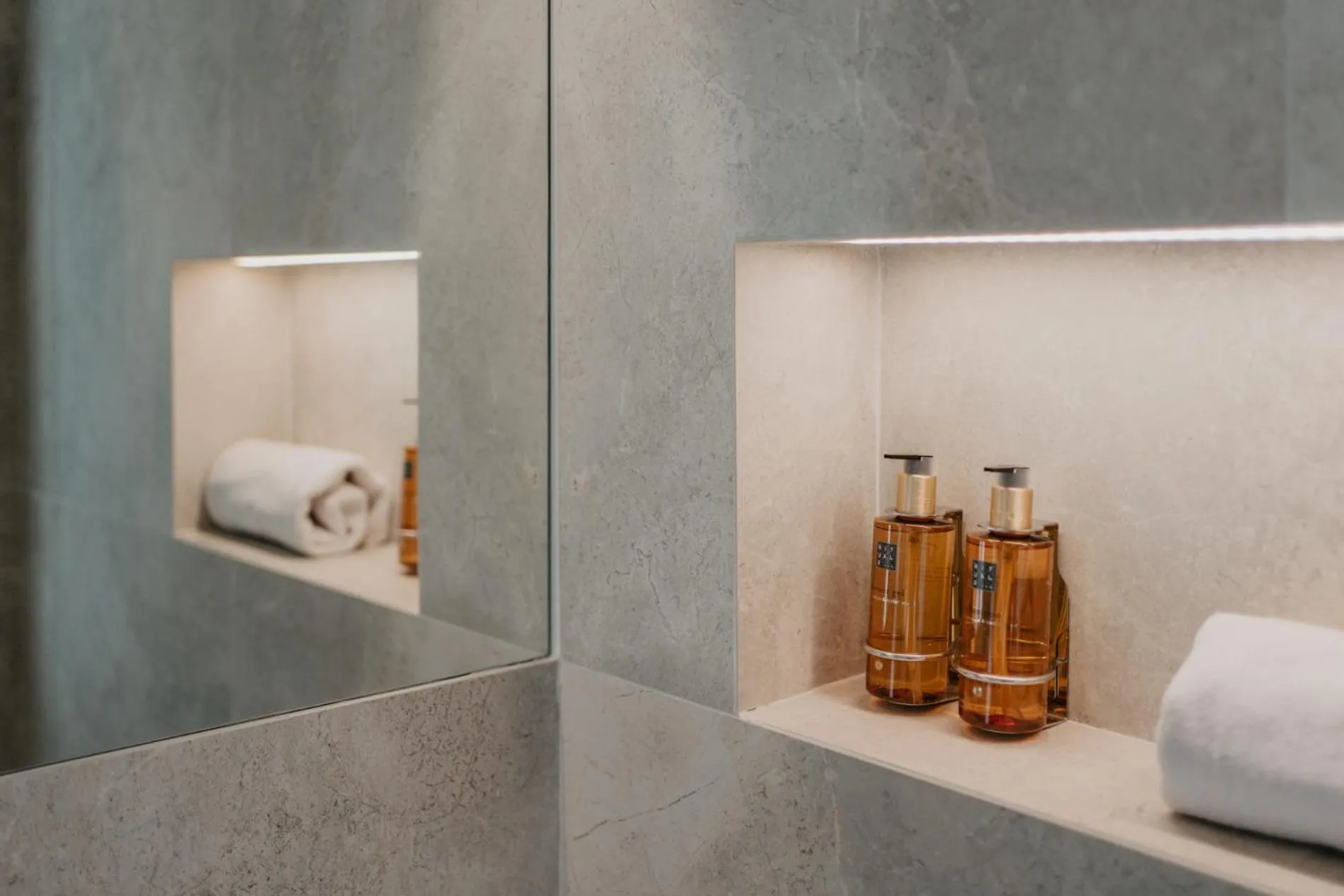 Shower in Hotel Petit Luxe