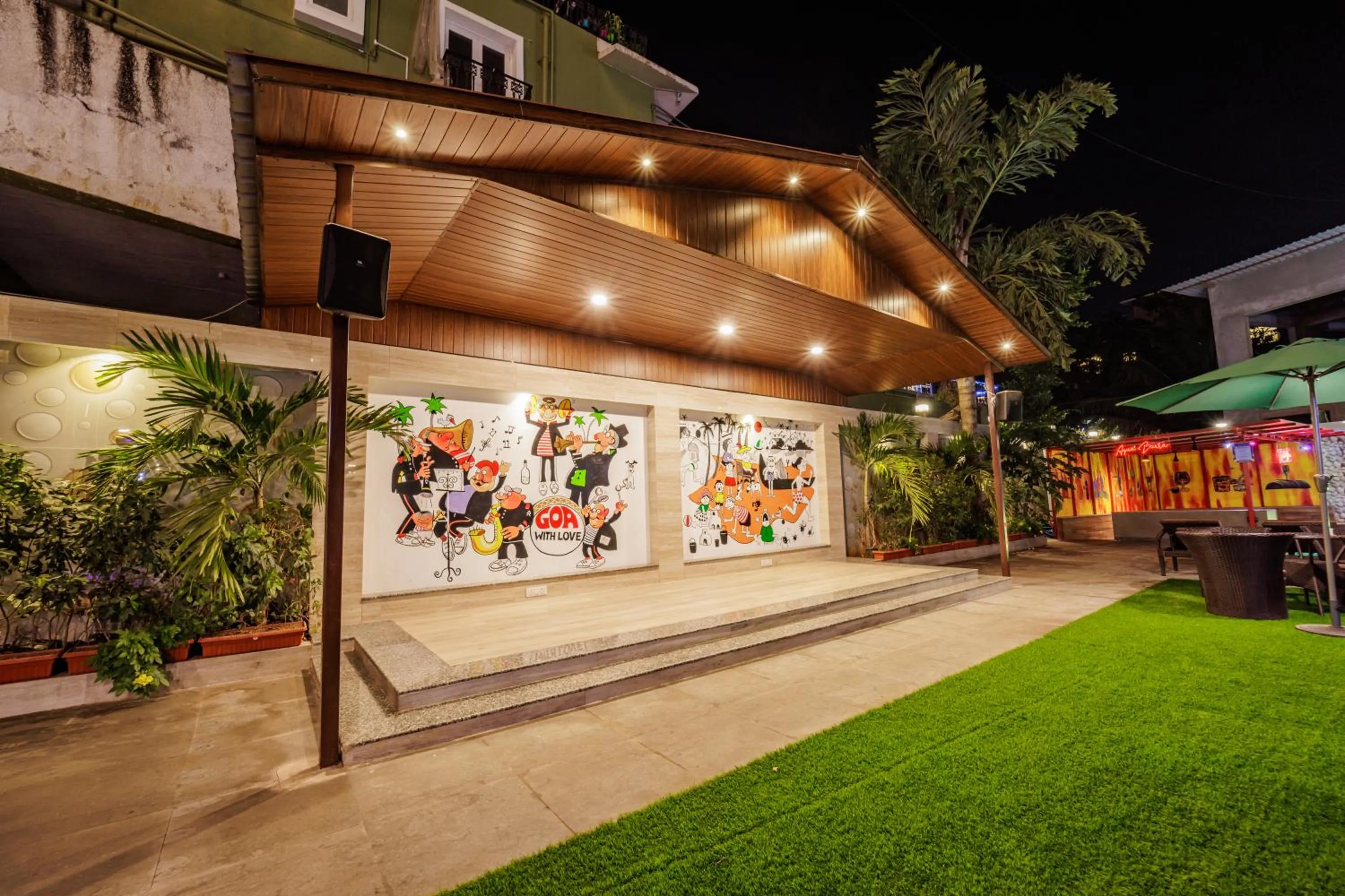 Evening entertainment in Casa De Katson