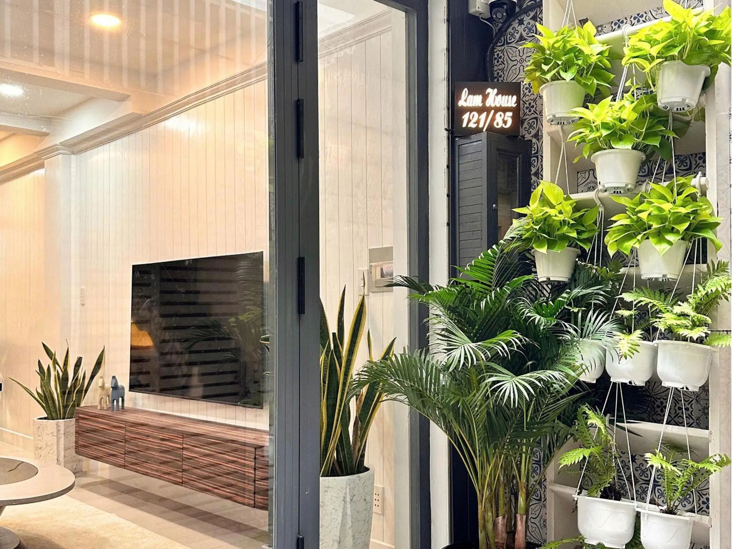 Garden view in Leiden Homestay&Cafe'