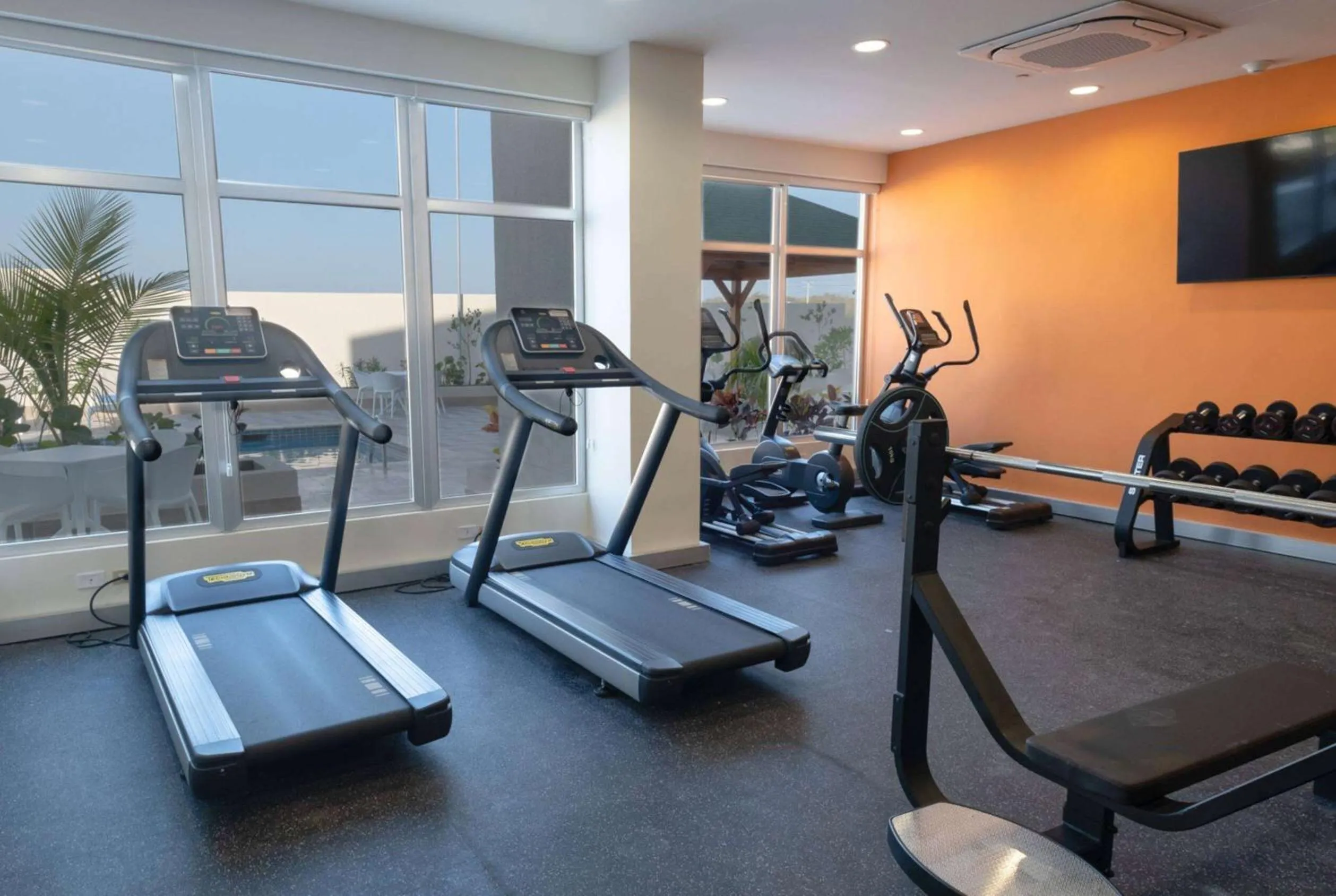 Fitness centre/facilities in Super 8 by Wyndham Manzanillo