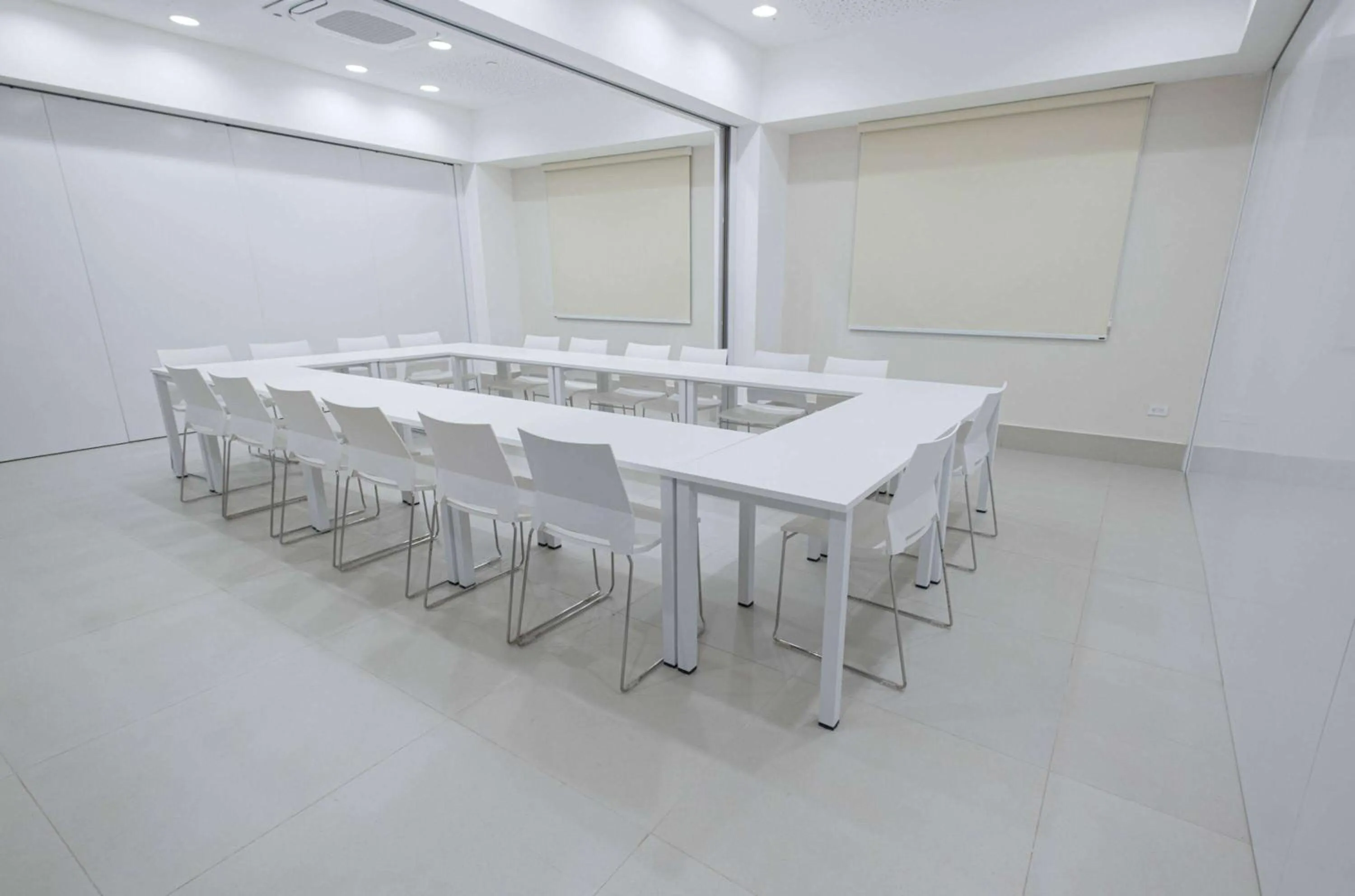 Meeting/conference room in Super 8 by Wyndham Manzanillo