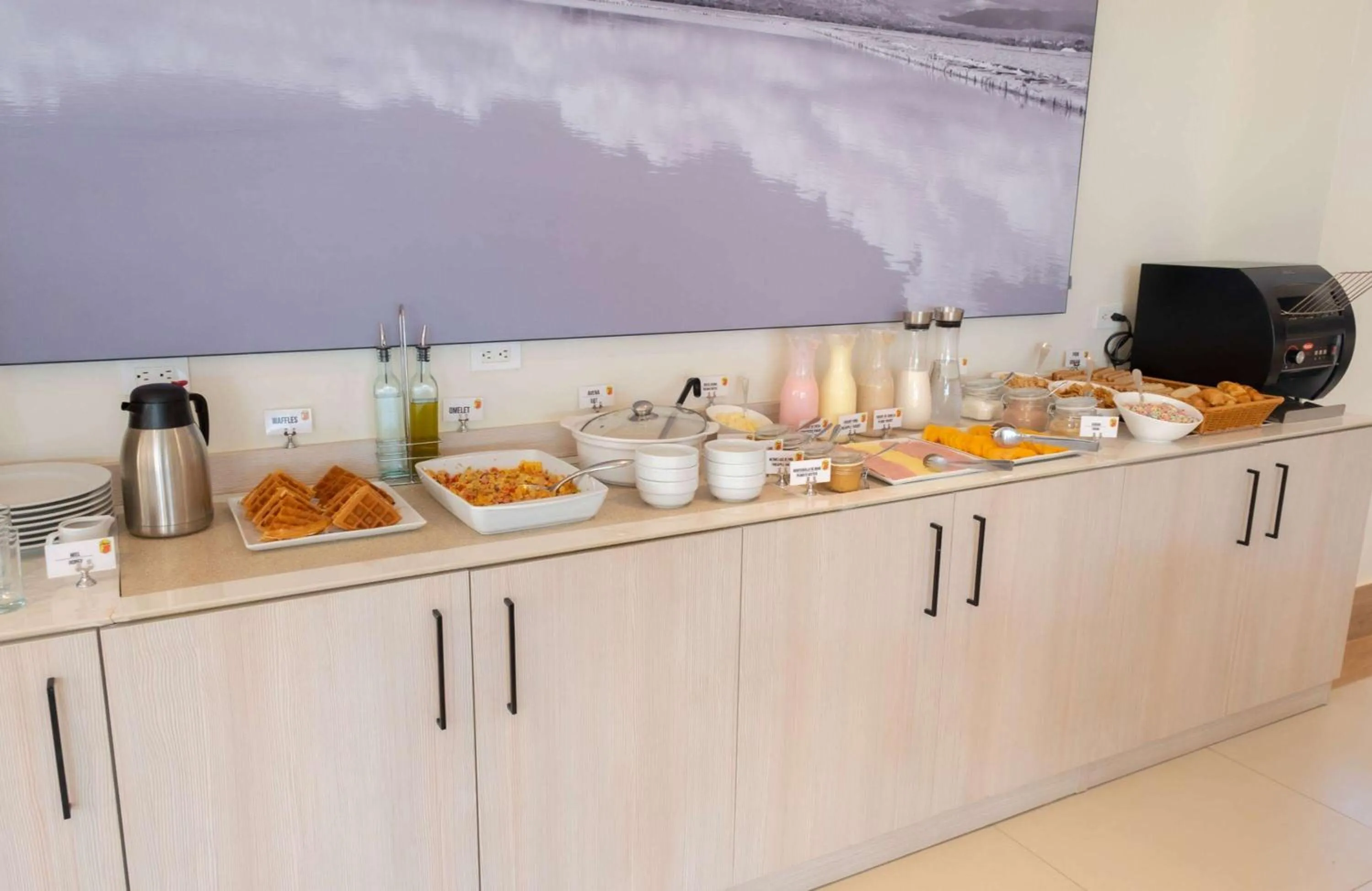 Restaurant/places to eat in Super 8 by Wyndham Manzanillo