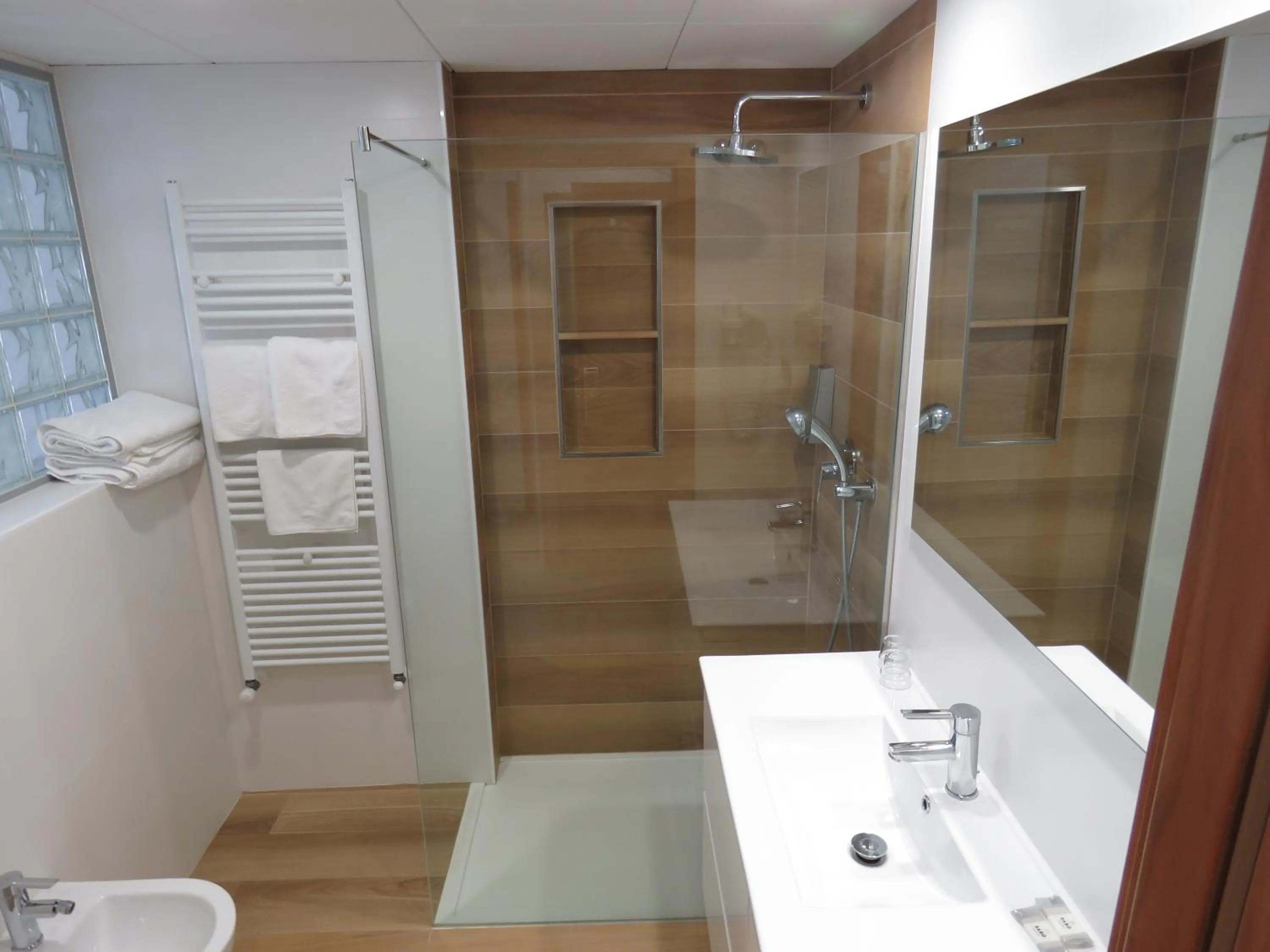 Shower in Hotel Santa Anna