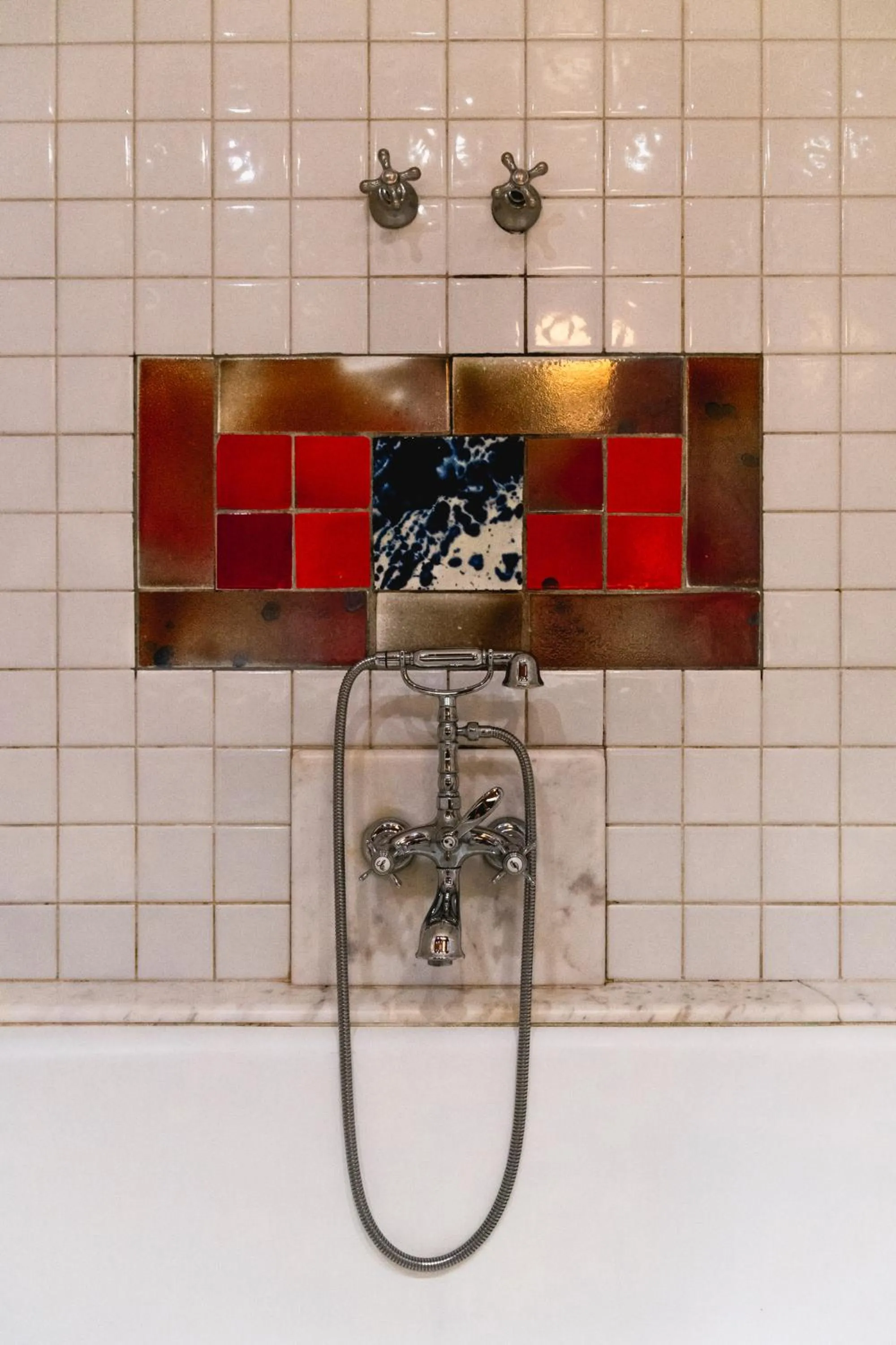 Shower in Fonda Hotel 1771