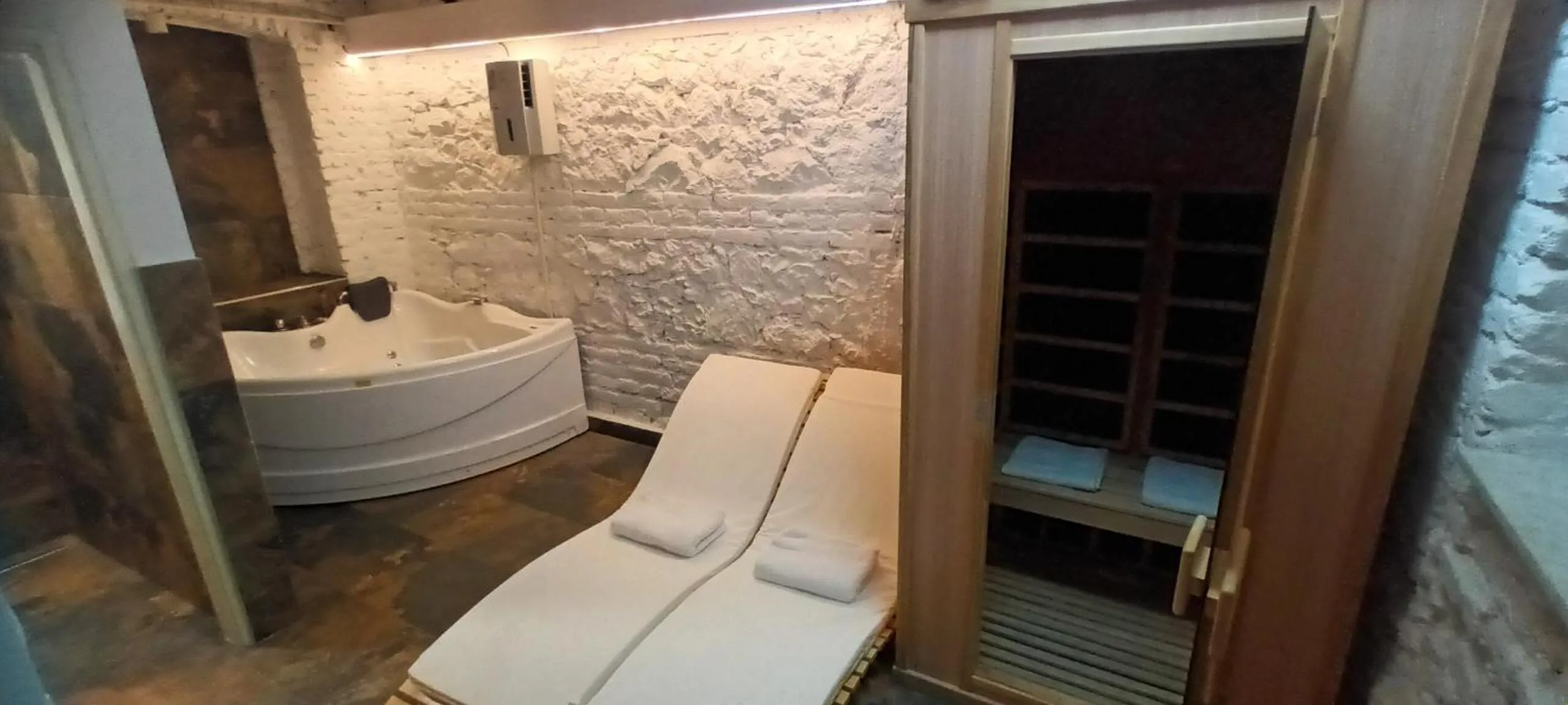 Old Café Spa Apartment - Unique space