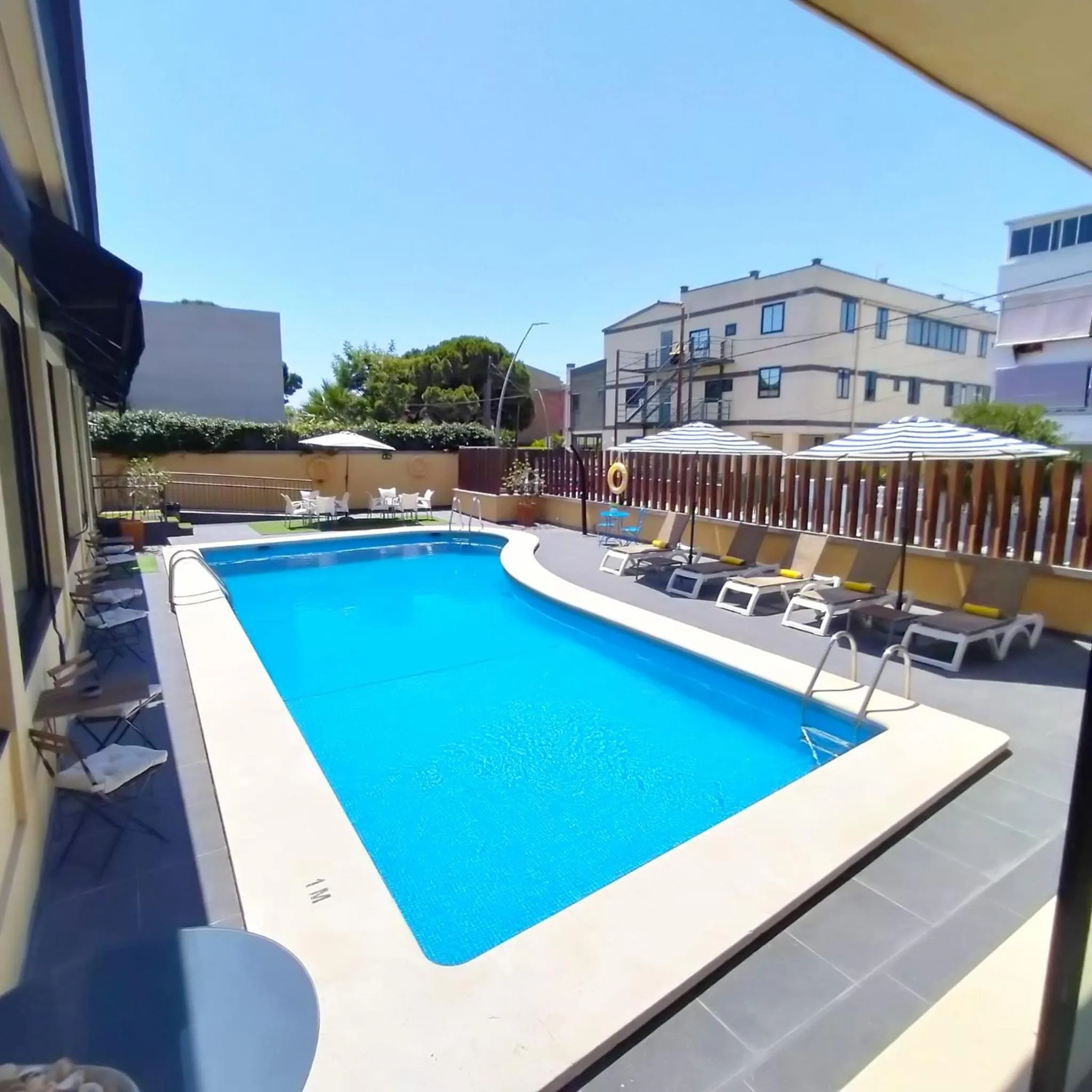 Swimming pool in Hotel 153