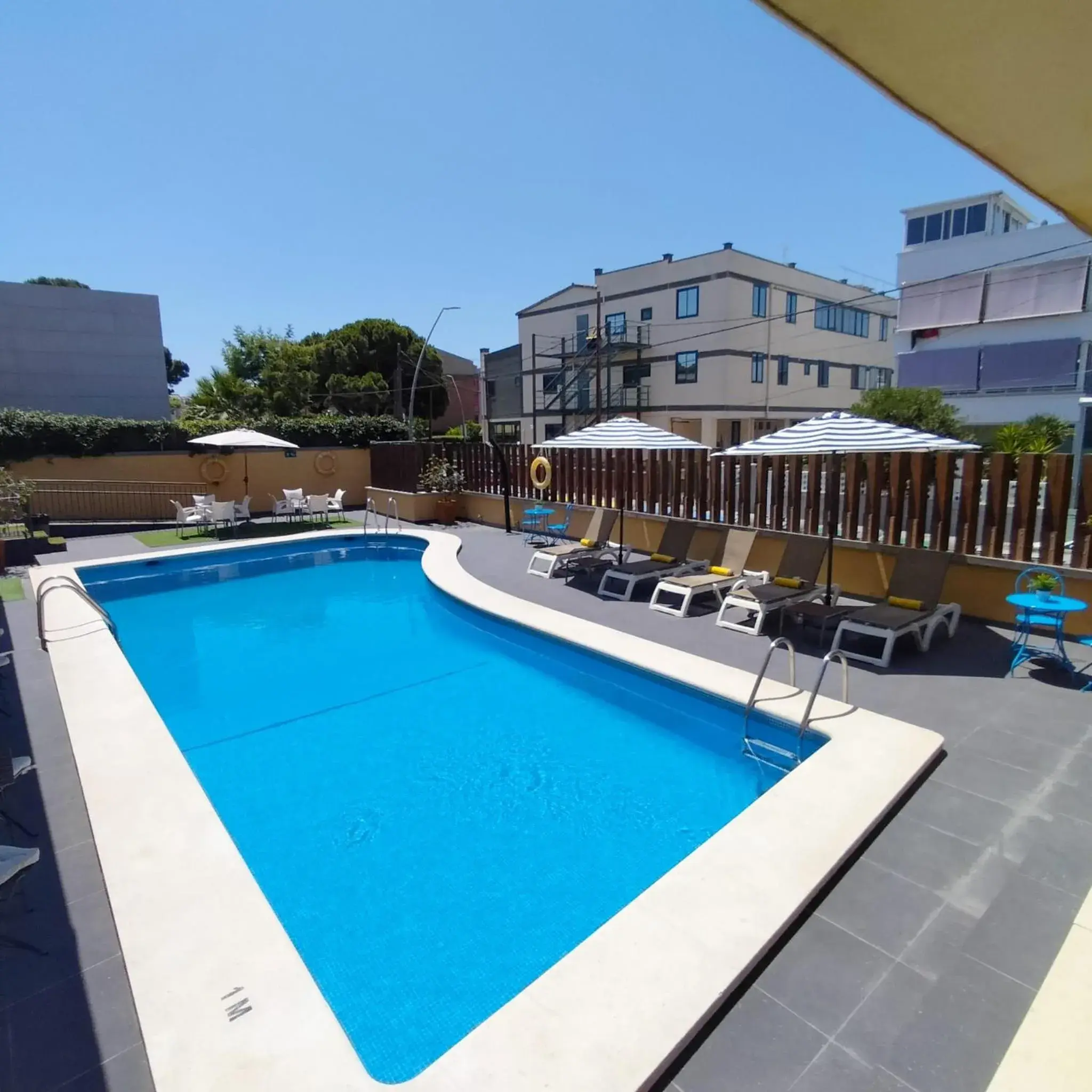 Swimming pool in Hotel 153 Swimming pool in Hotel 153