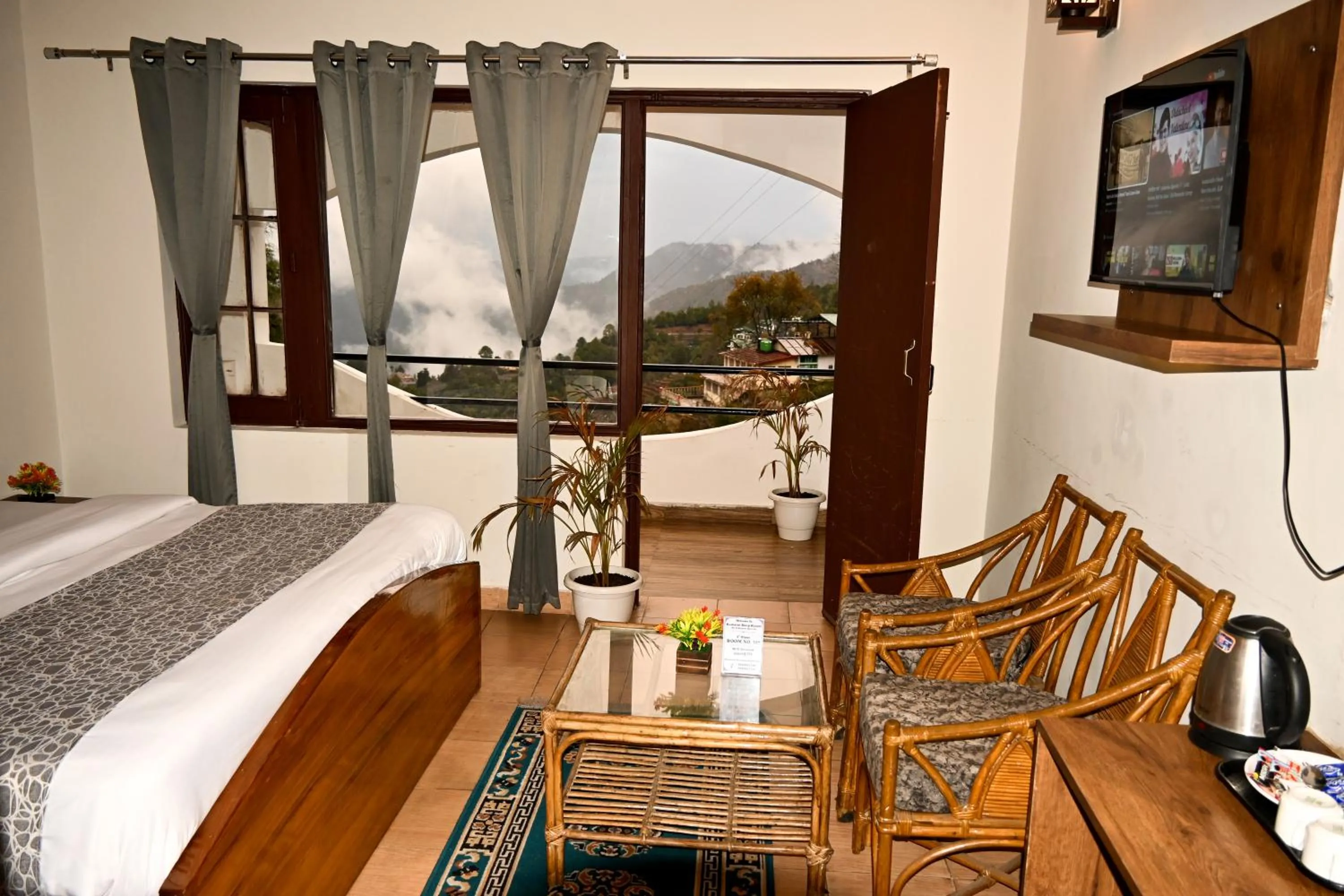 TV and multimedia, Bed in Kumaon Roop Resort Near Neem Karoli Temple