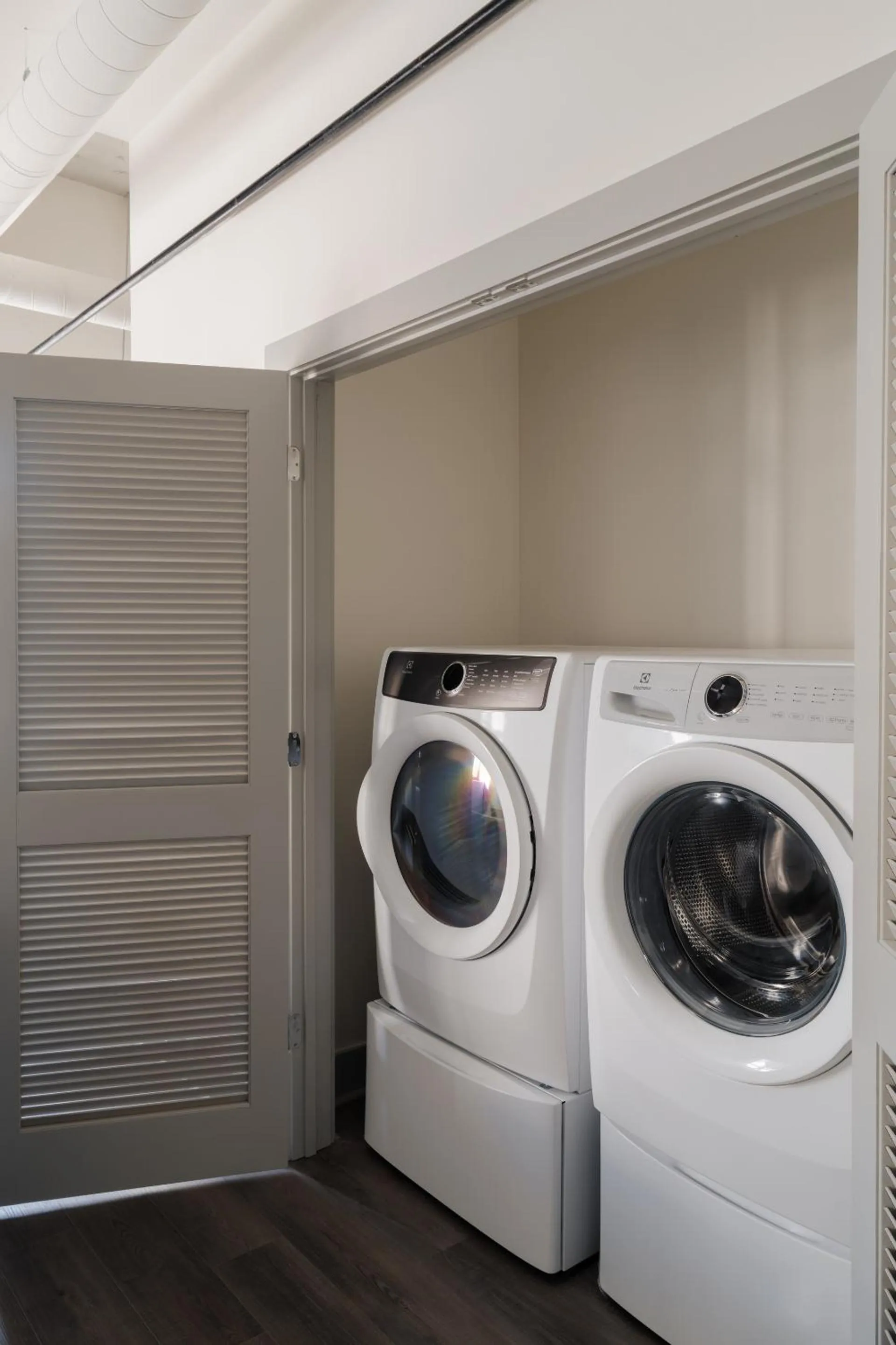 washing machine in Kasa Capitol Hill Downtown Nashville