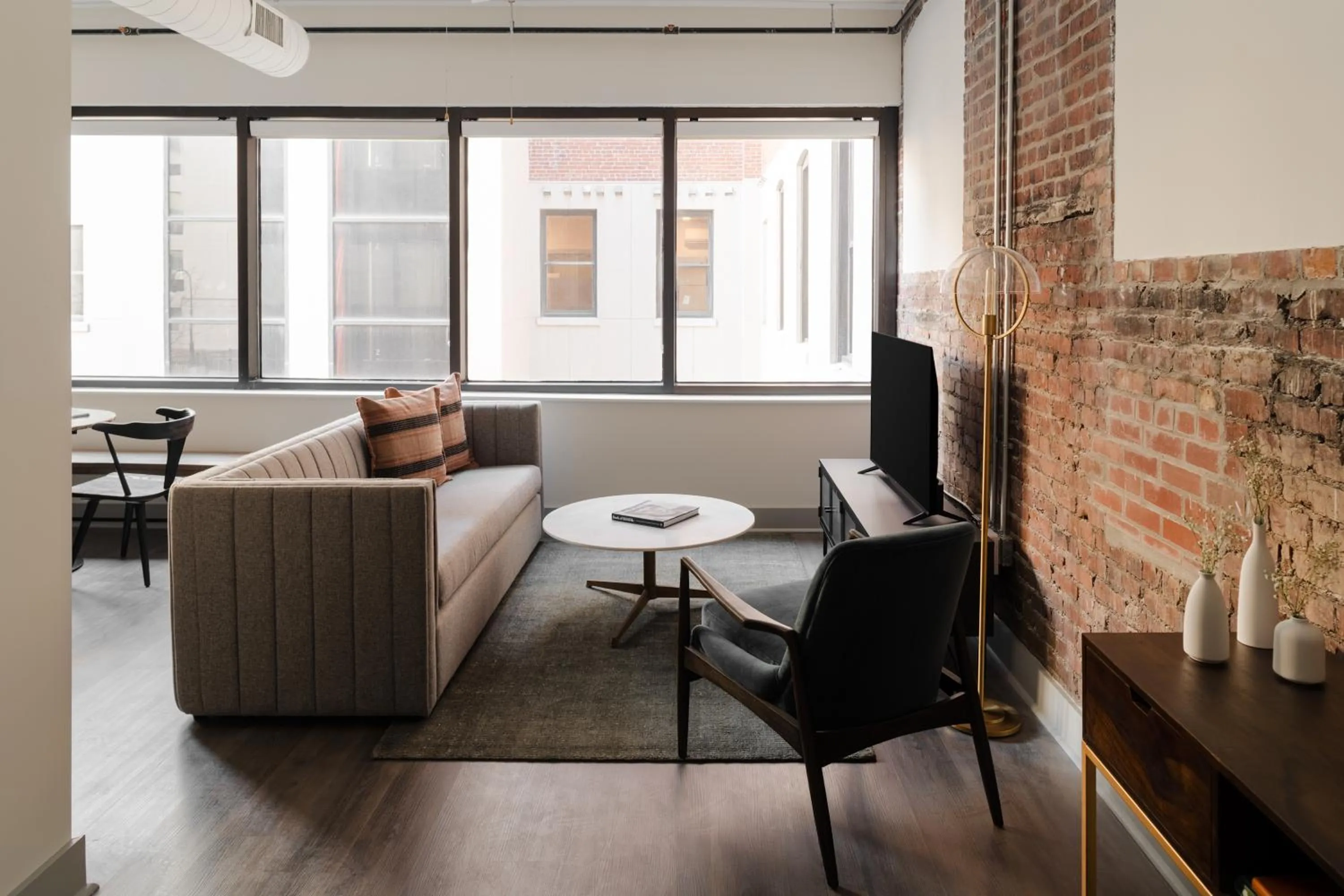 TV and multimedia in Kasa Capitol Hill Downtown Nashville