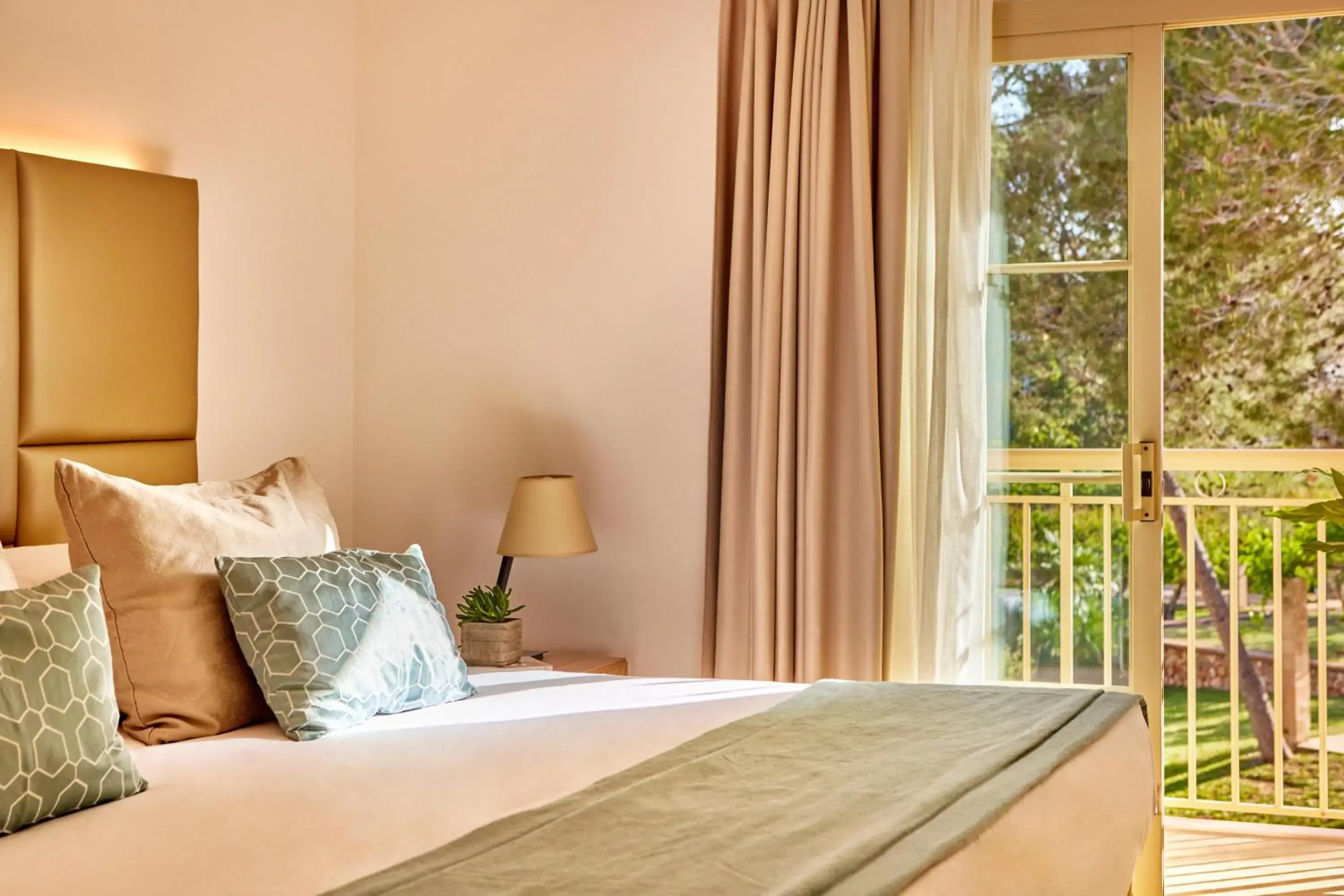 Photo of the whole room, Bed in Zafiro Mallorca & Spa Photo of the whole room, Bed in Zafiro Mallorca & Spa