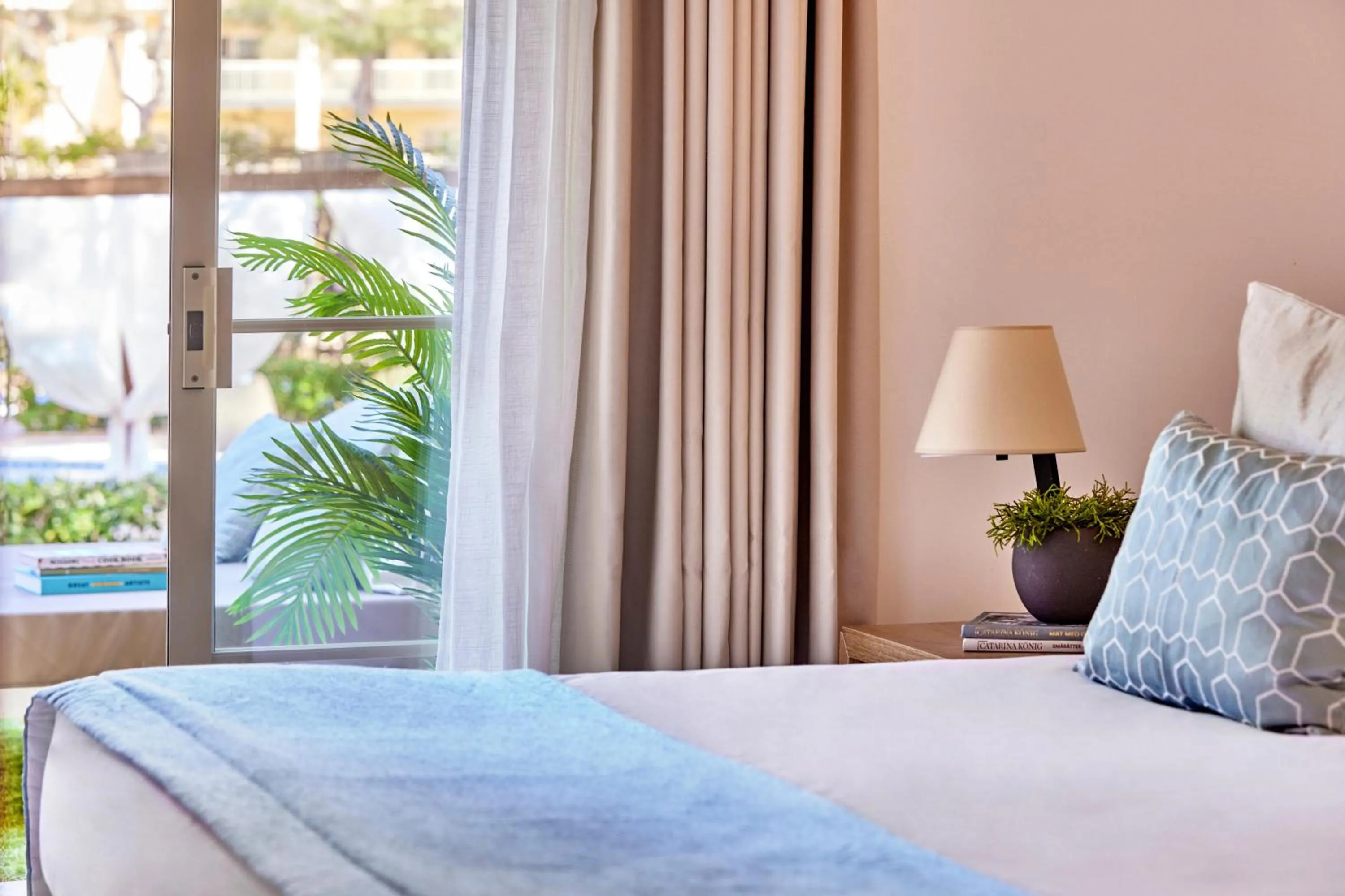 Photo of the whole room, Bed in Zafiro Mallorca & Spa