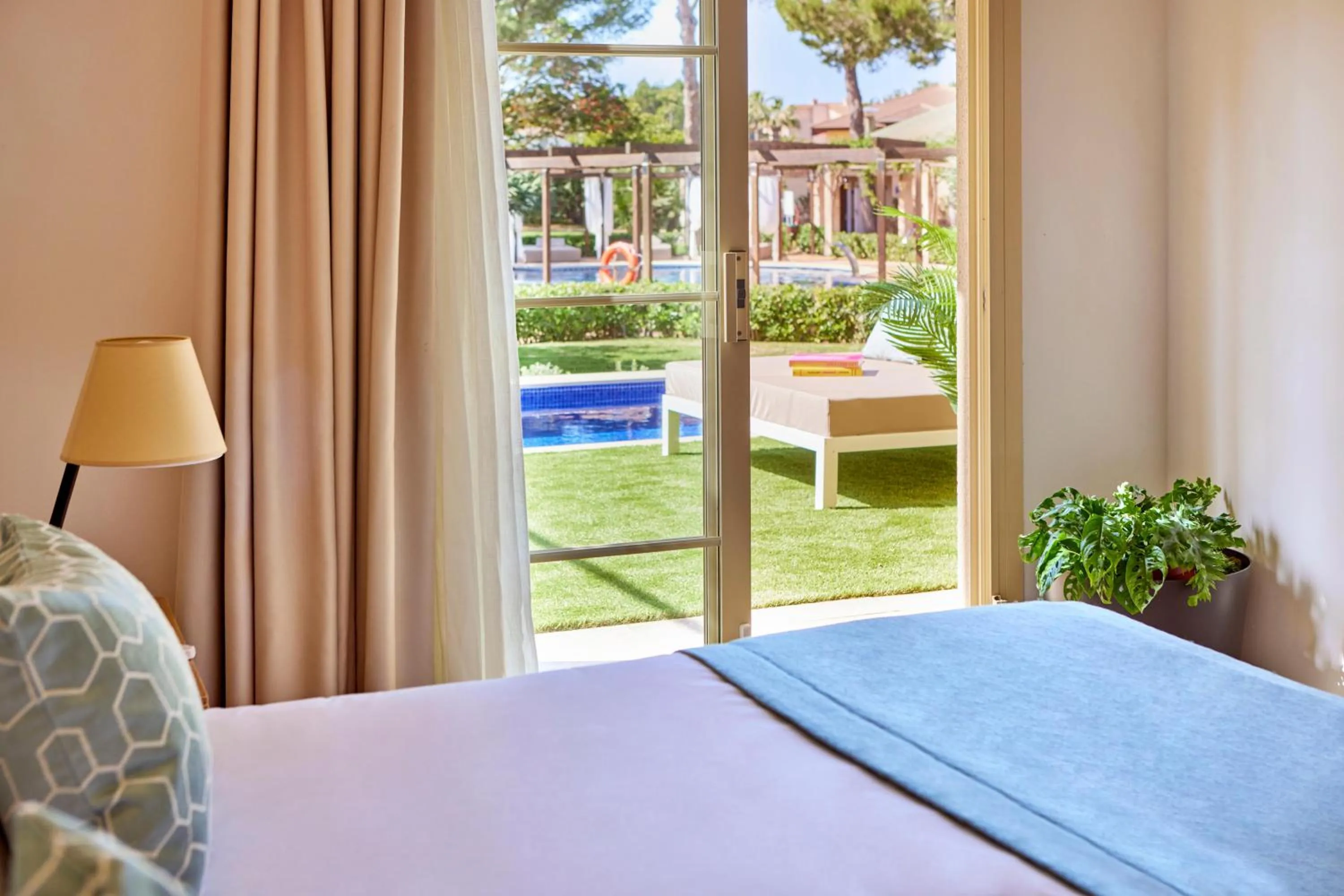 Photo of the whole room, Bed in Zafiro Mallorca & Spa