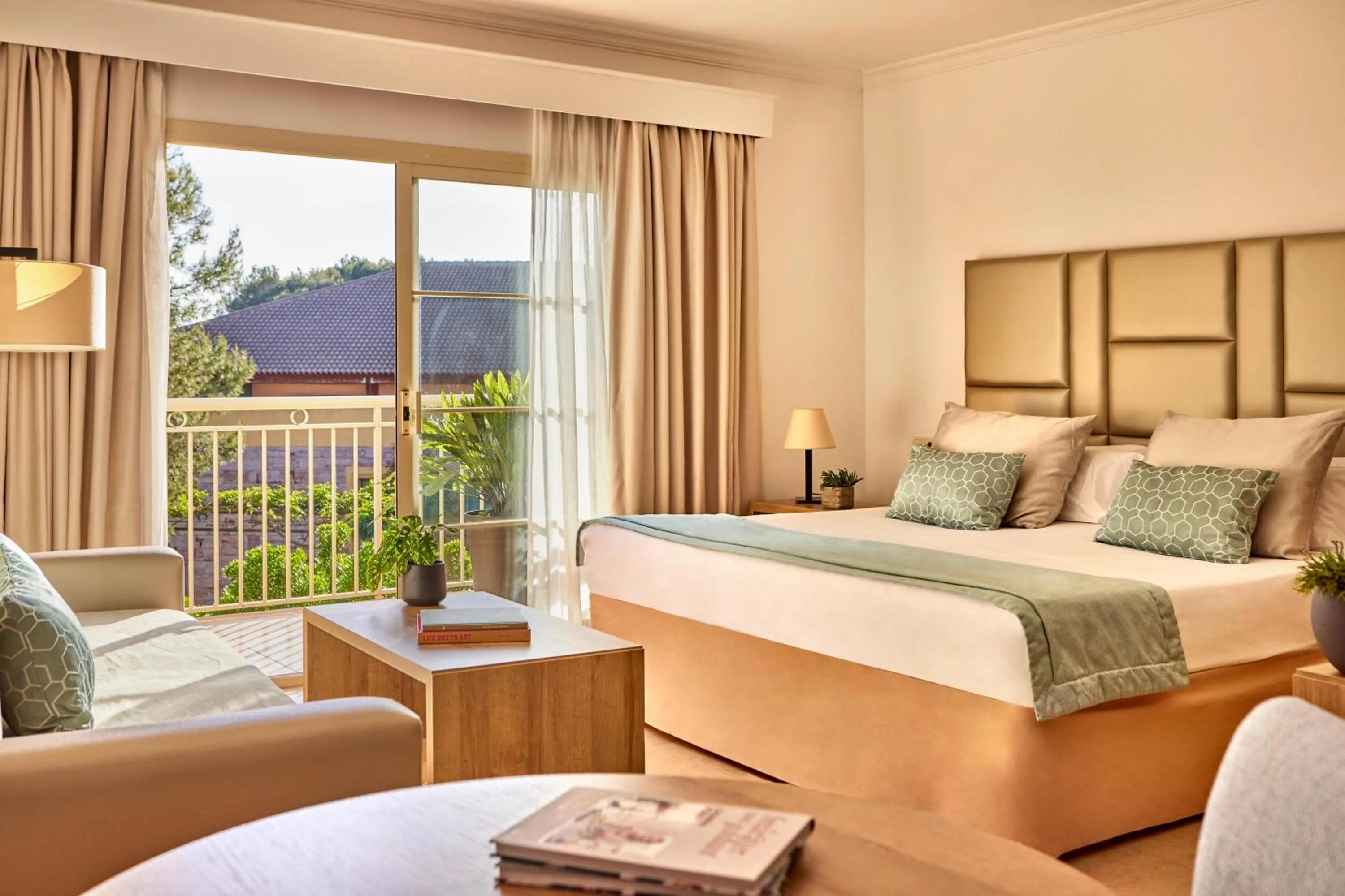 Photo of the whole room, Bed in Zafiro Mallorca & Spa