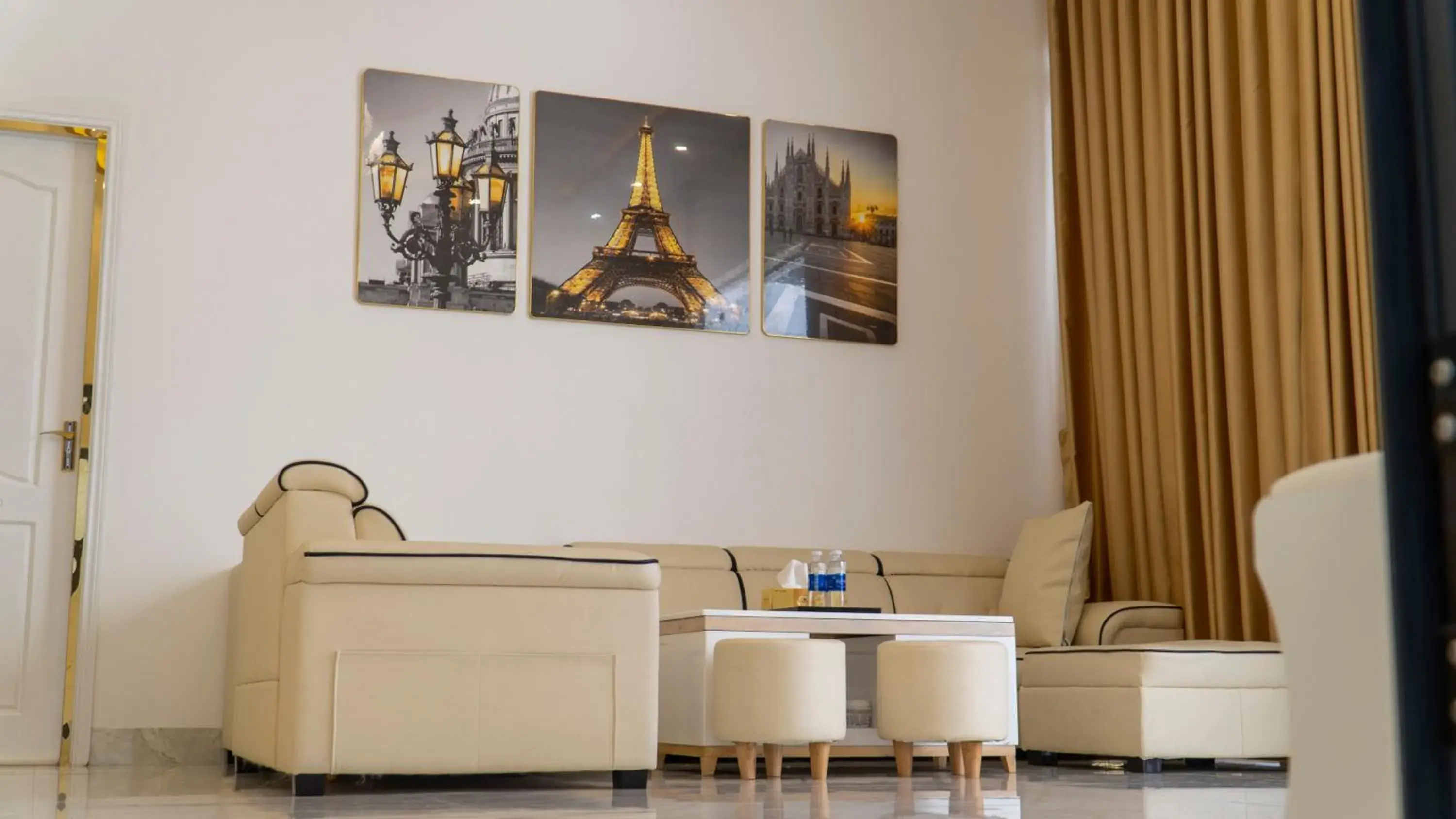 Lobby or reception in Paradise Hotel & Homestay access alley 100m Lobby or reception in Paradise Hotel & Homestay access alley 100m