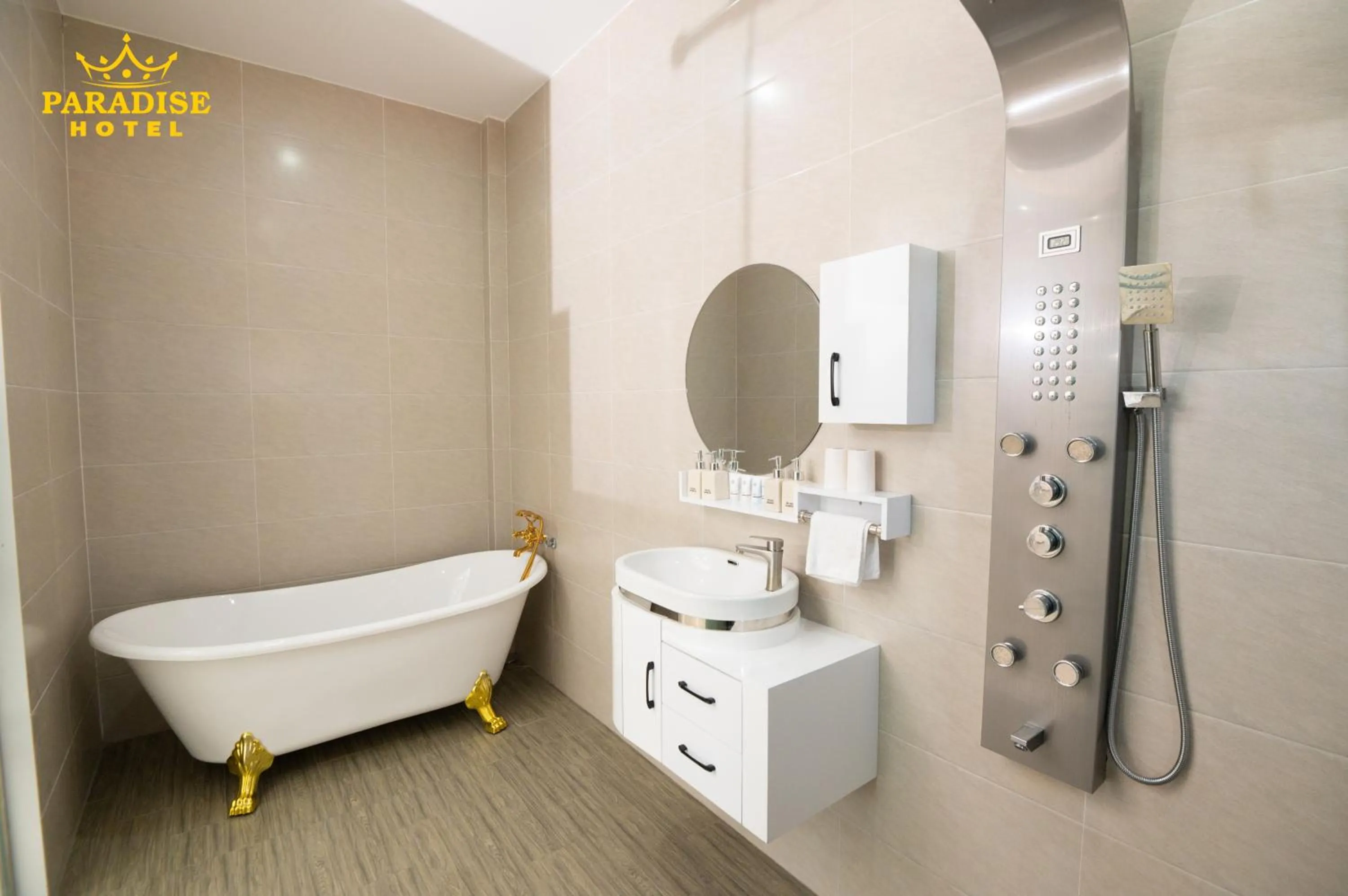 Bath in Paradise Hotel & Homestay access alley 100m