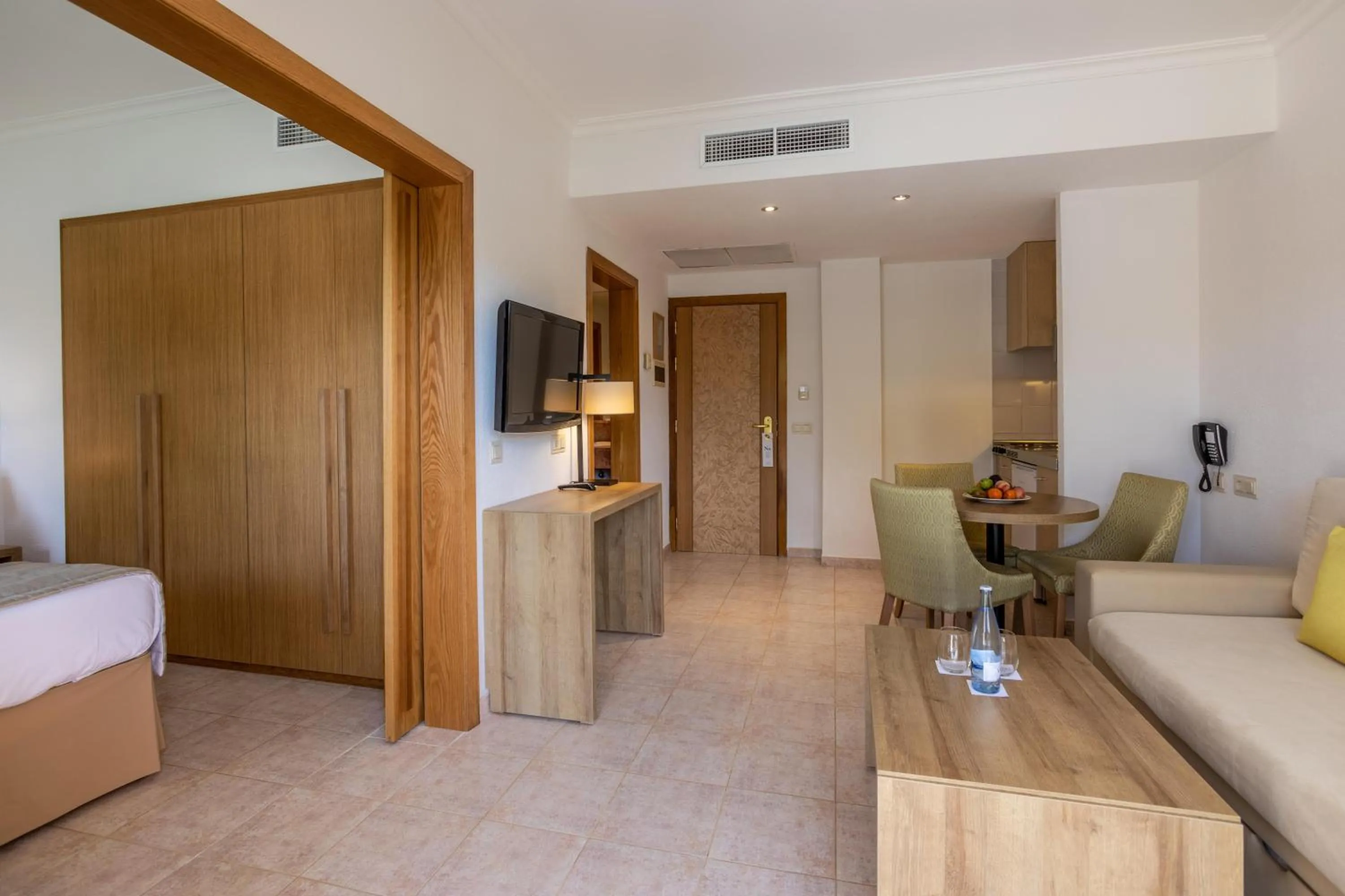 Photo of the whole room, Bed in Zafiro Menorca