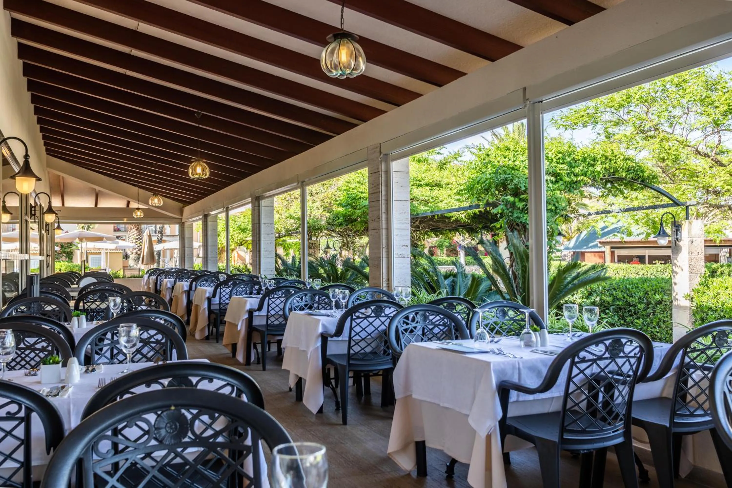 Restaurant/places to eat in Zafiro Menorca