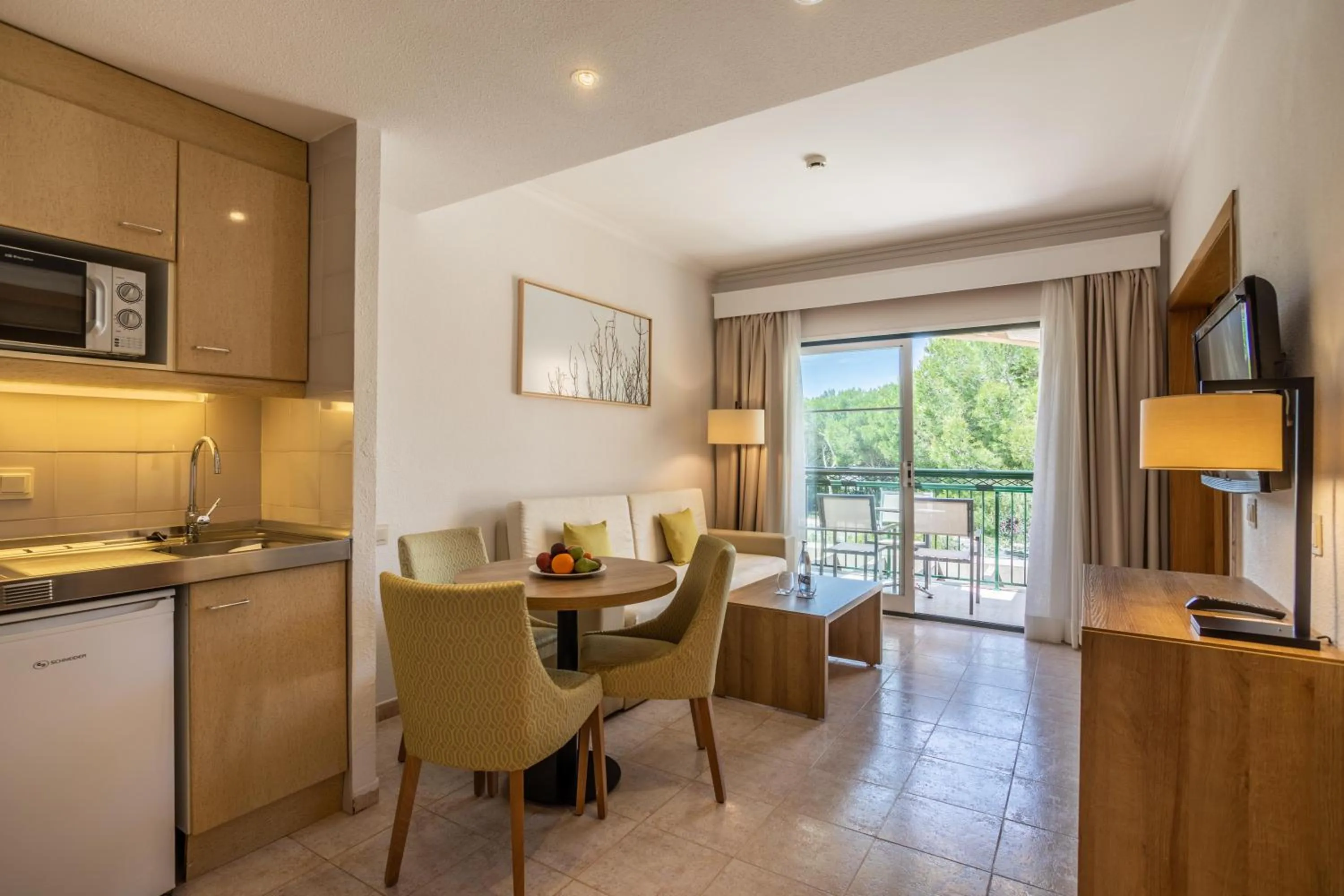 Photo of the whole room in Zafiro Menorca