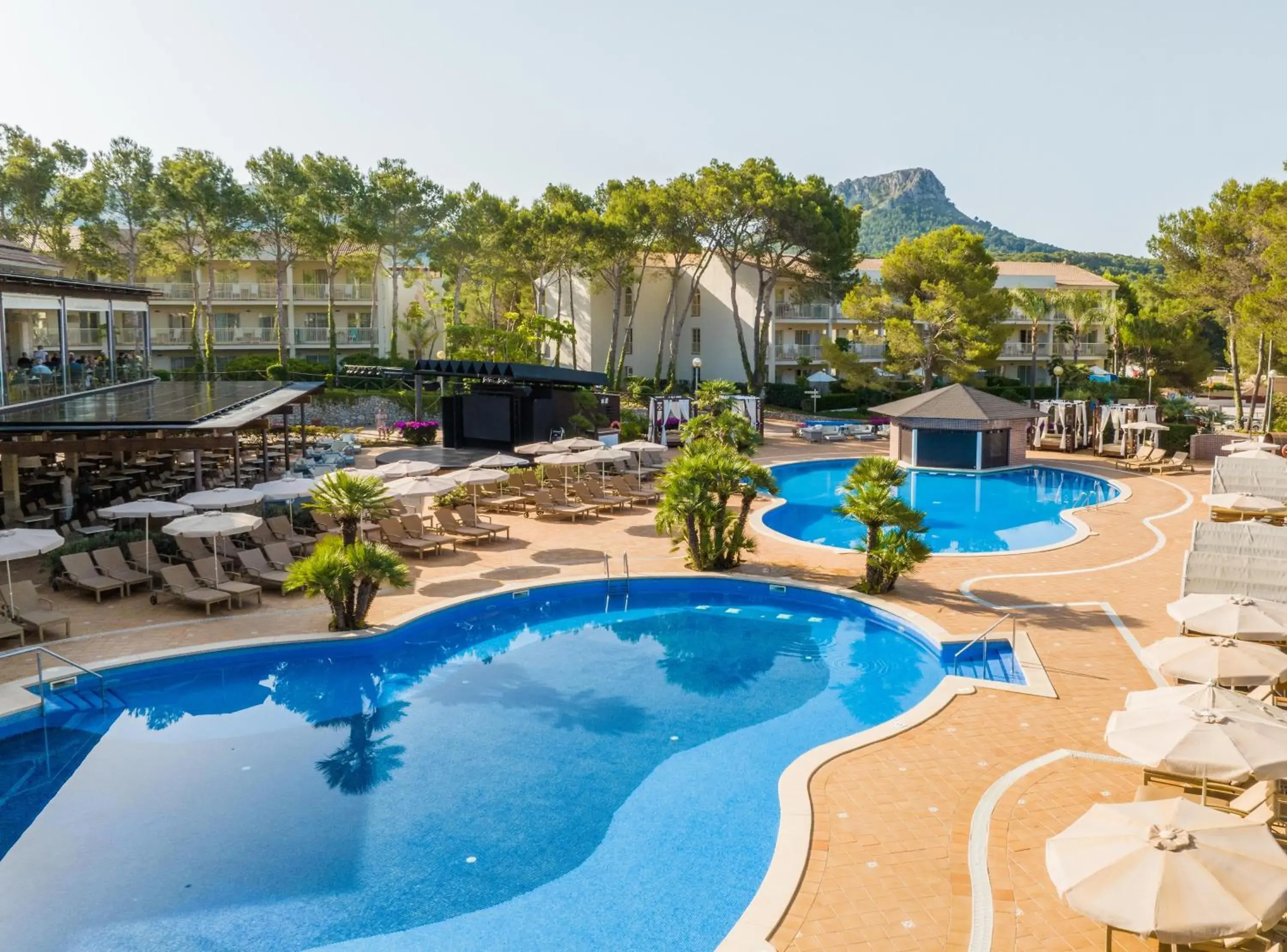 Swimming pool in VIVA Cala Mesquida Suites & Spa Adults Only 16 Swimming pool in VIVA Cala Mesquida Suites & Spa Adults Only 16