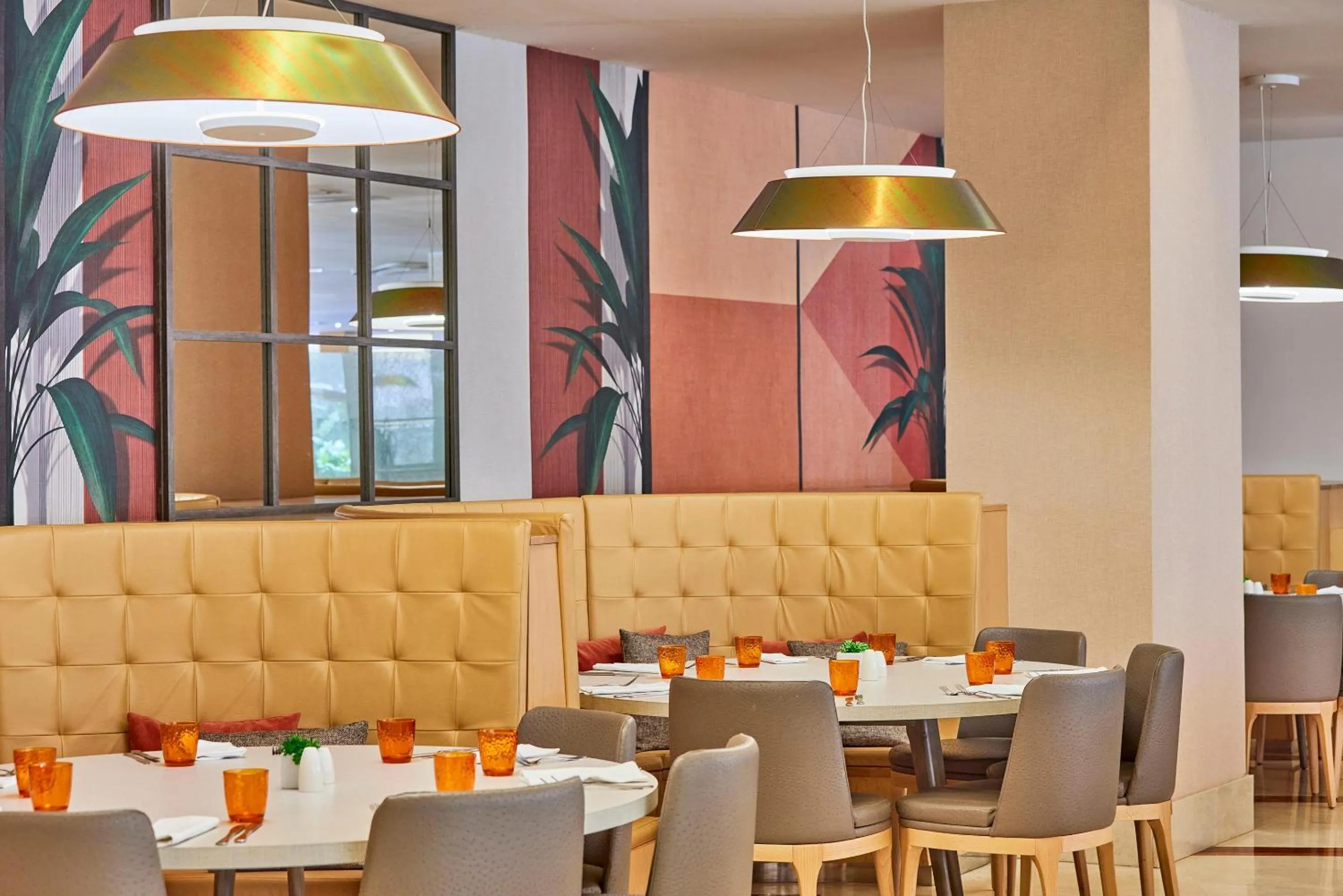 Restaurant/places to eat in Zafiro Tropic