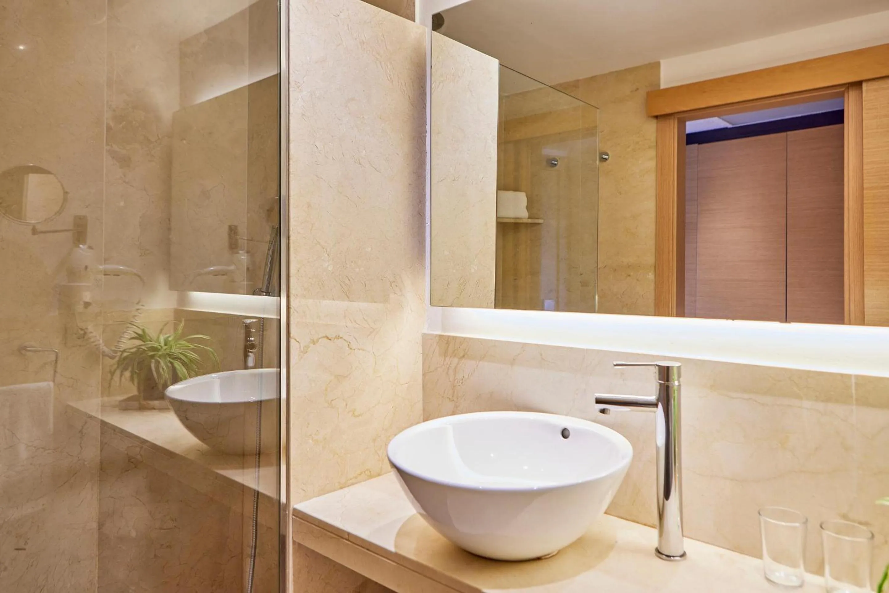 Toilet in Zafiro Tropic