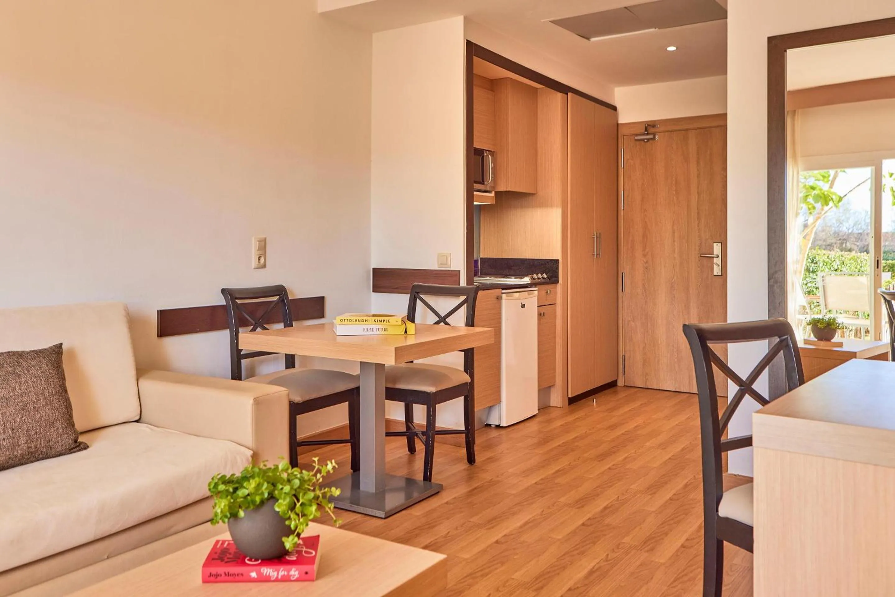 Photo of the whole room in Zafiro Tropic