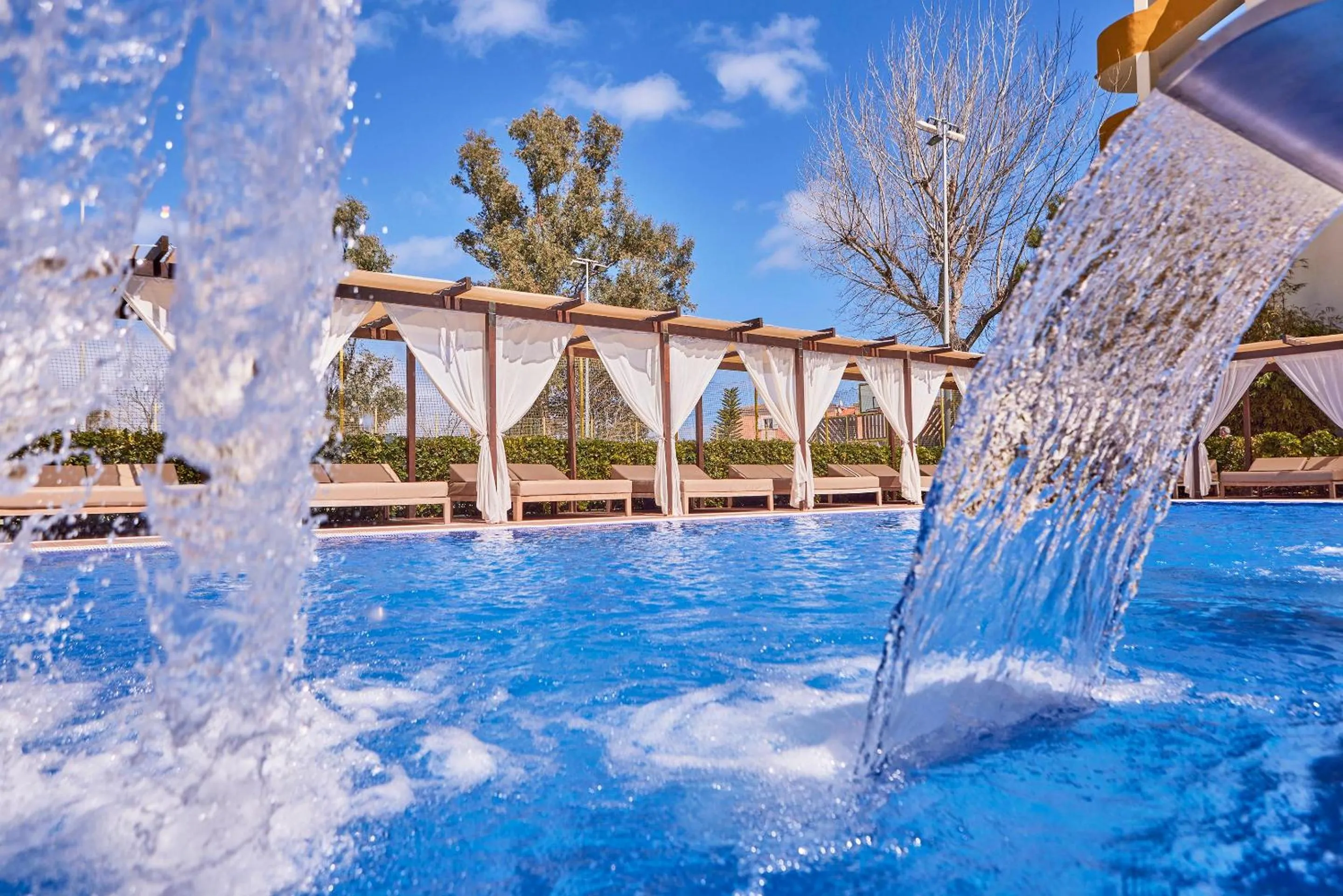 Swimming pool in Zafiro Tropic