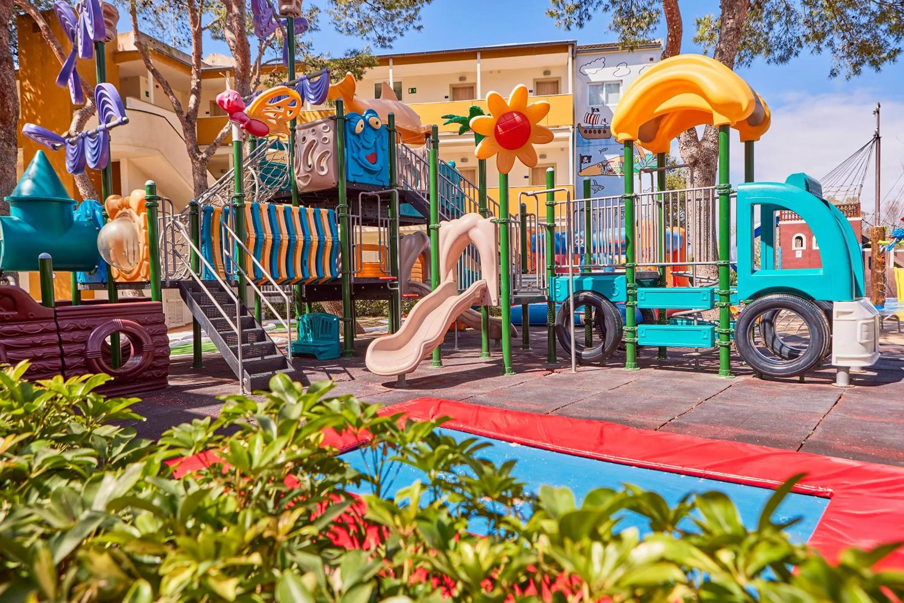 children in Zafiro Tropic