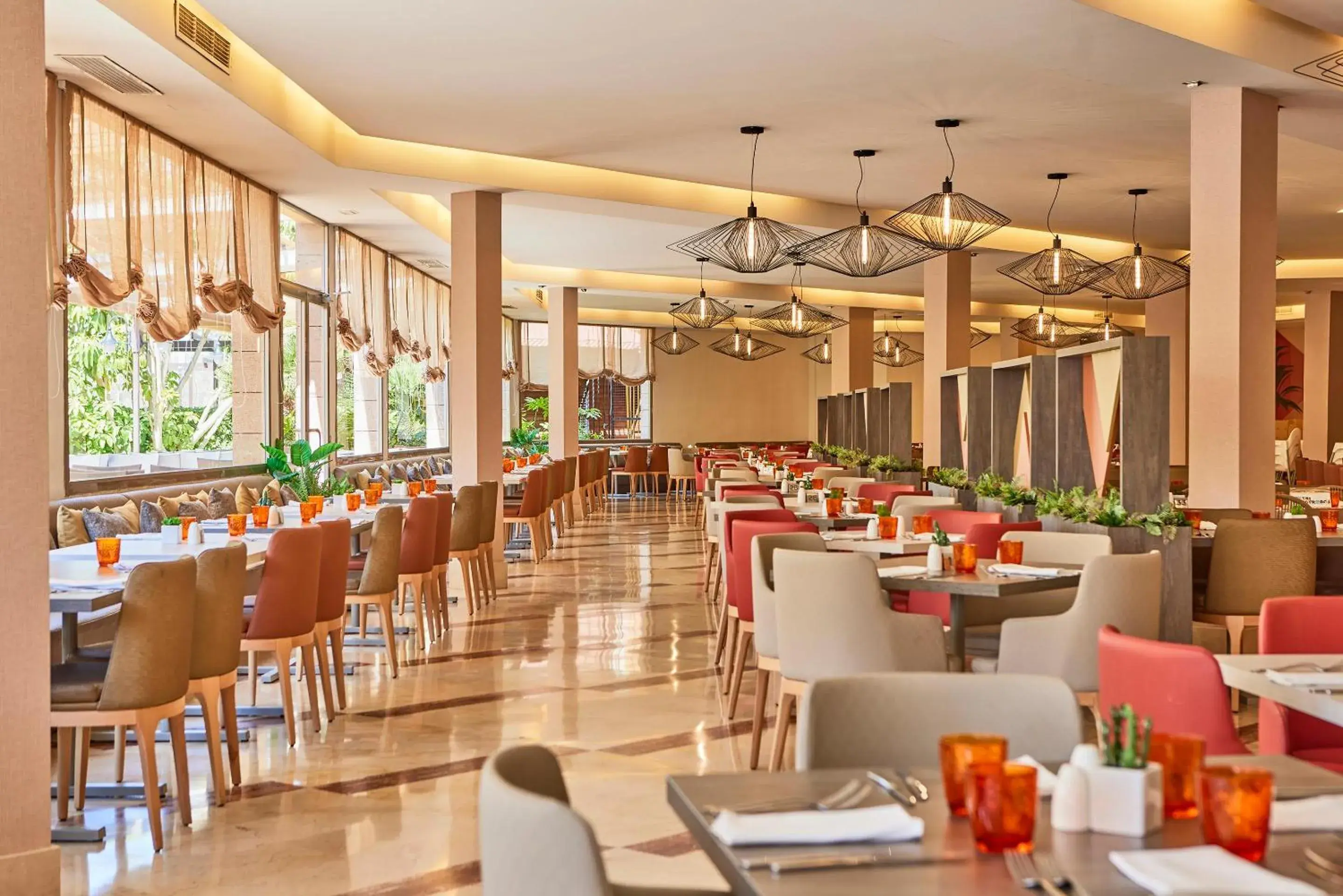 Restaurant/places to eat in Zafiro Tropic Restaurant/places to eat in Zafiro Tropic