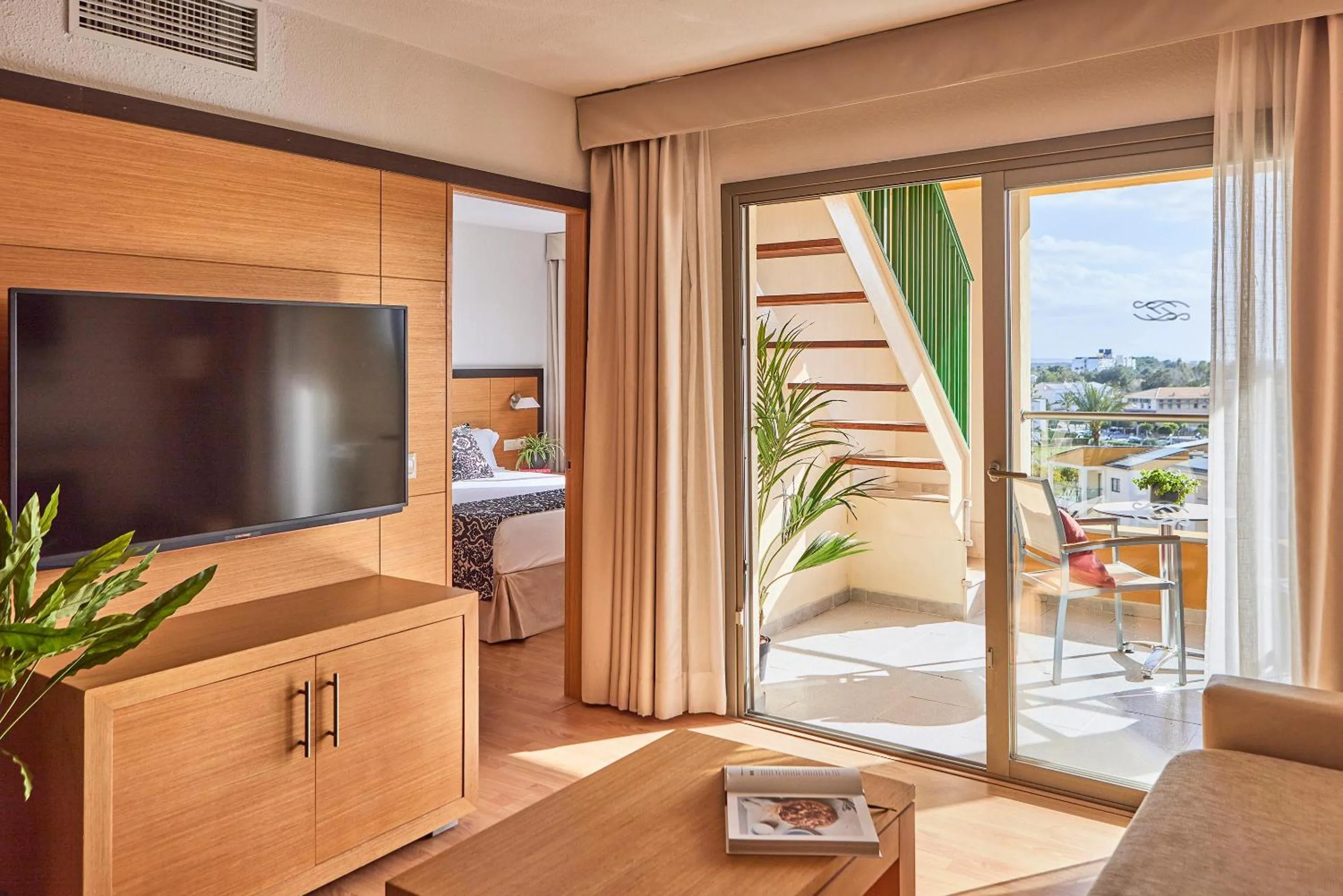 Photo of the whole room, Bed in Zafiro Tropic