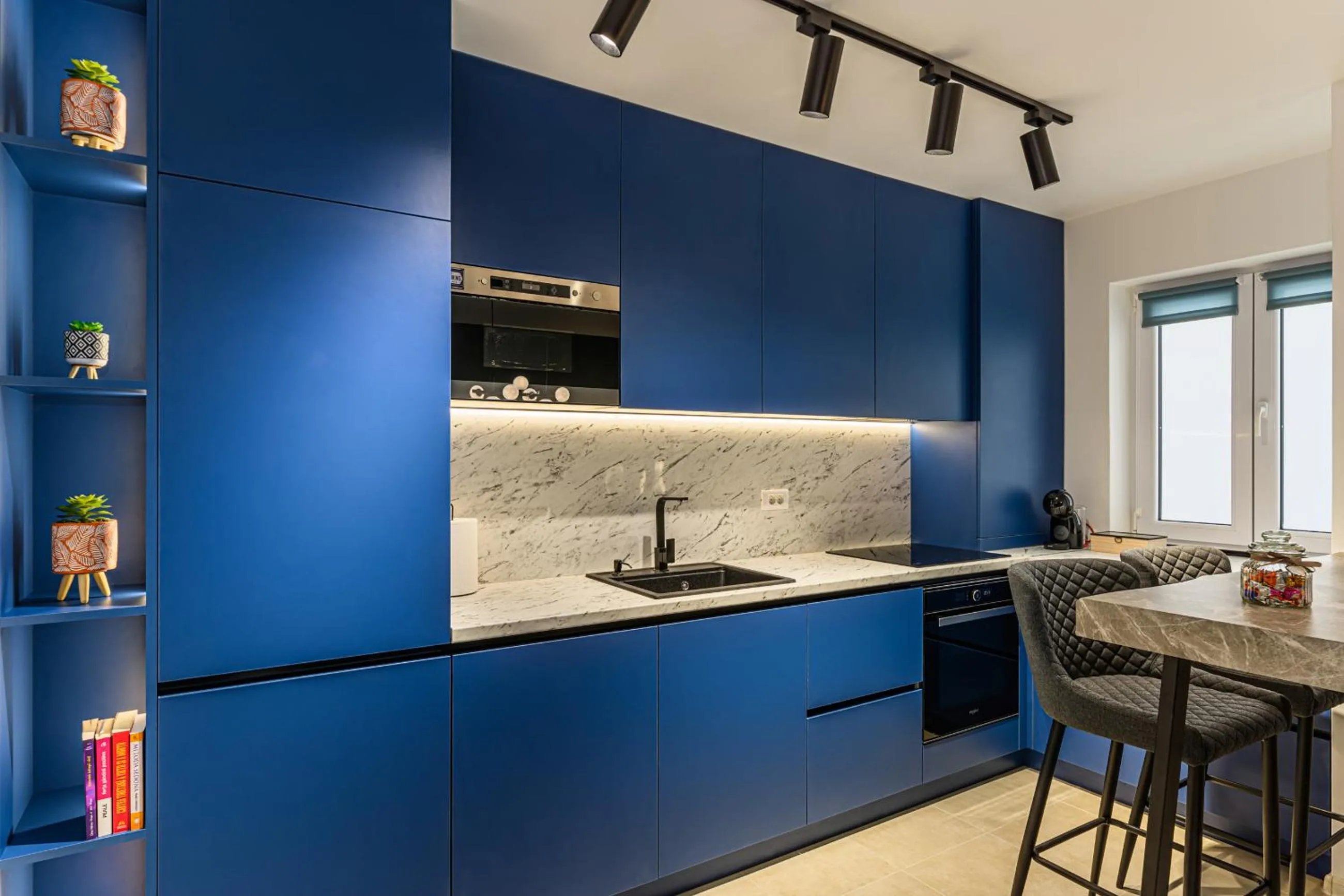 Kitchen or kitchenette in MoHost Blue Moon Apartments