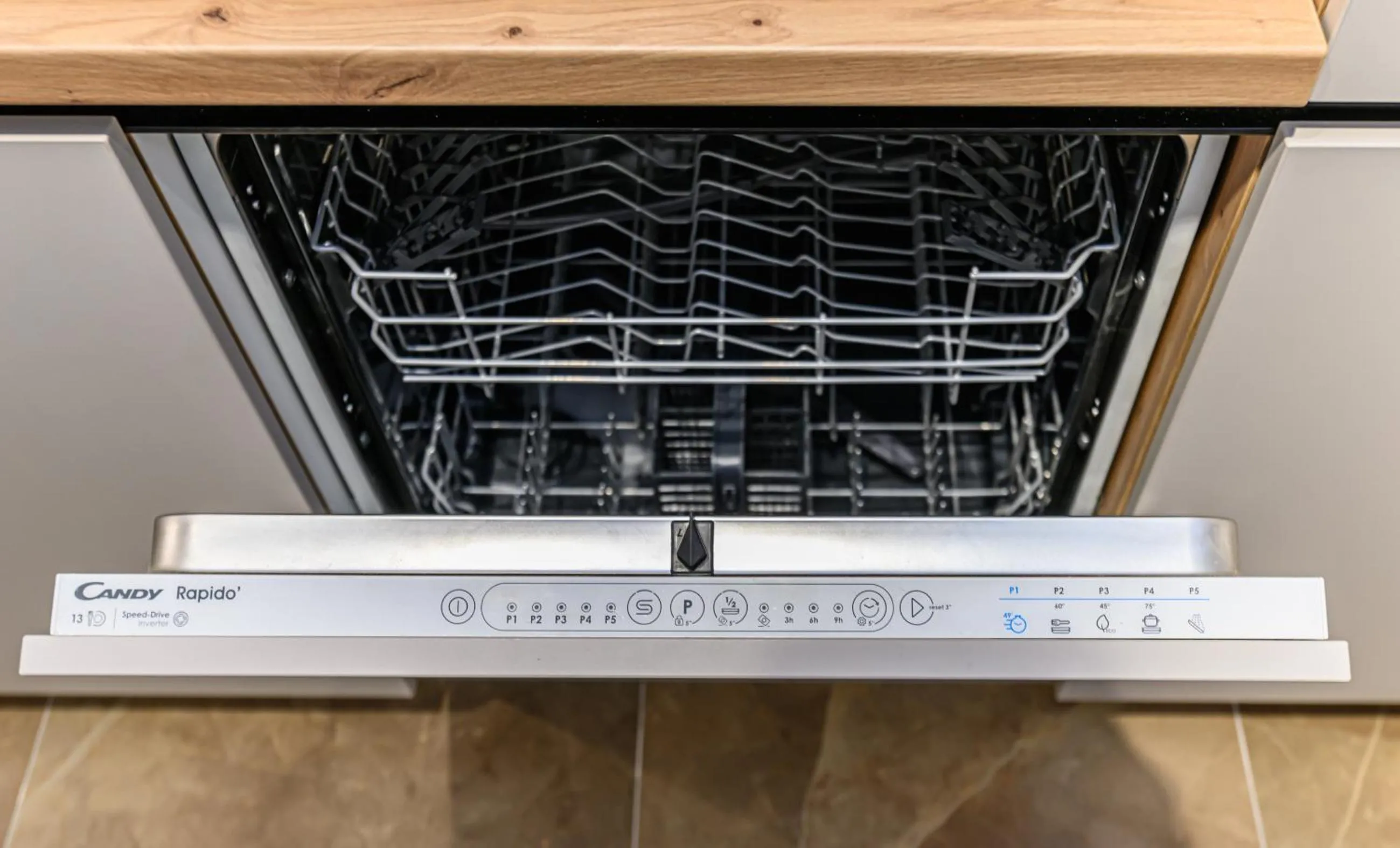 Kitchen or kitchenette in MoHost Blue Moon Apartments