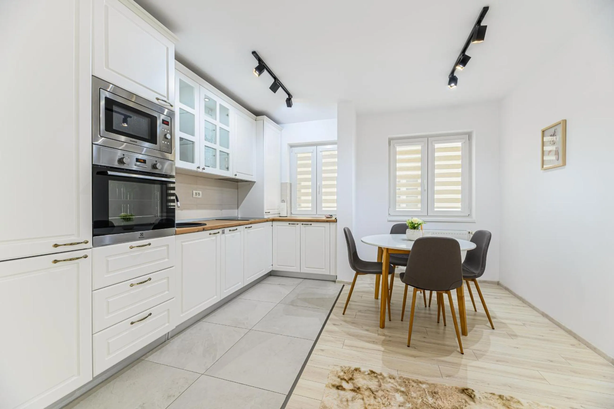 Kitchen or kitchenette in MoHost Blue Moon Apartments