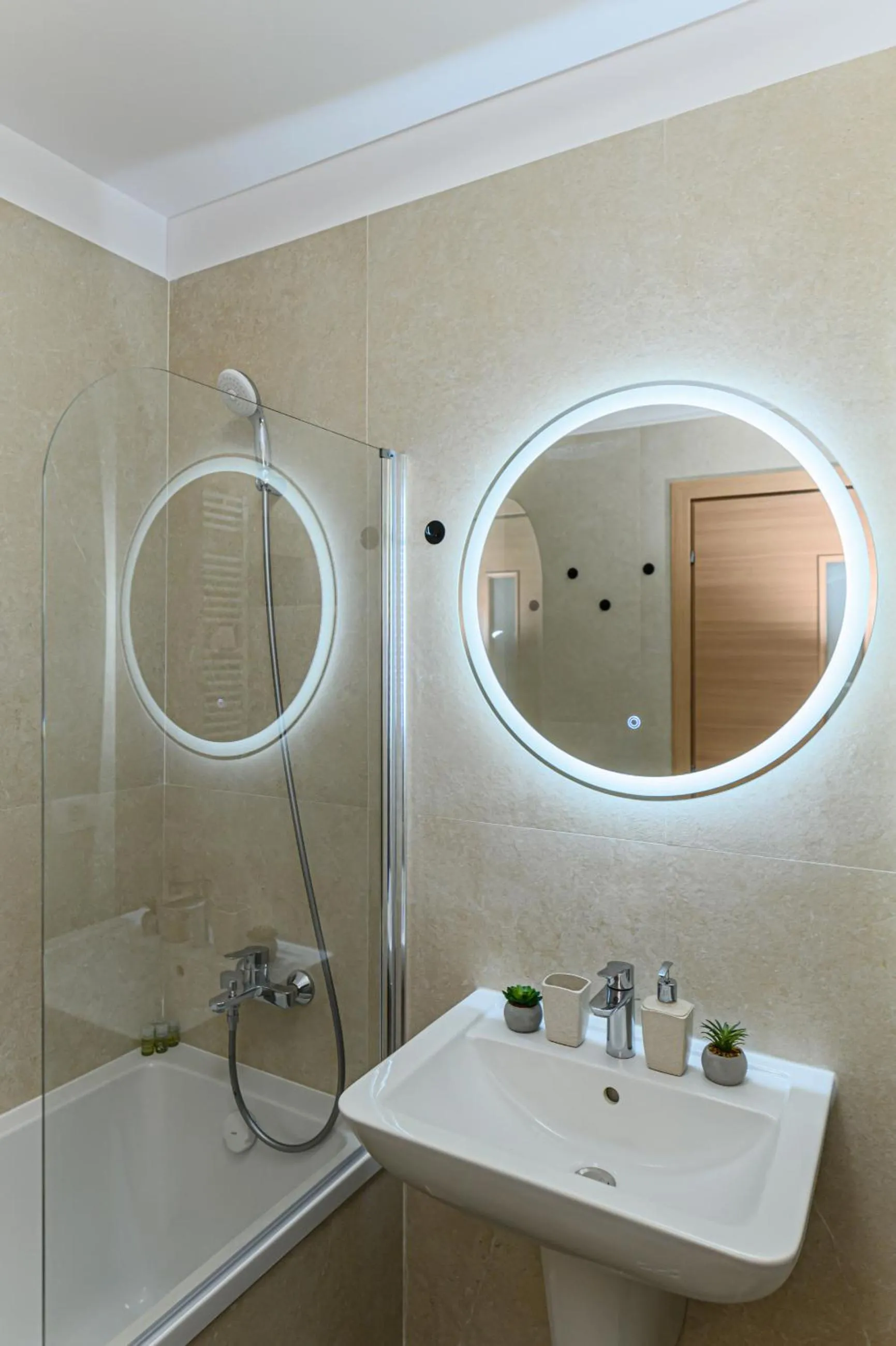 Bath in MoHost Blue Moon Apartments