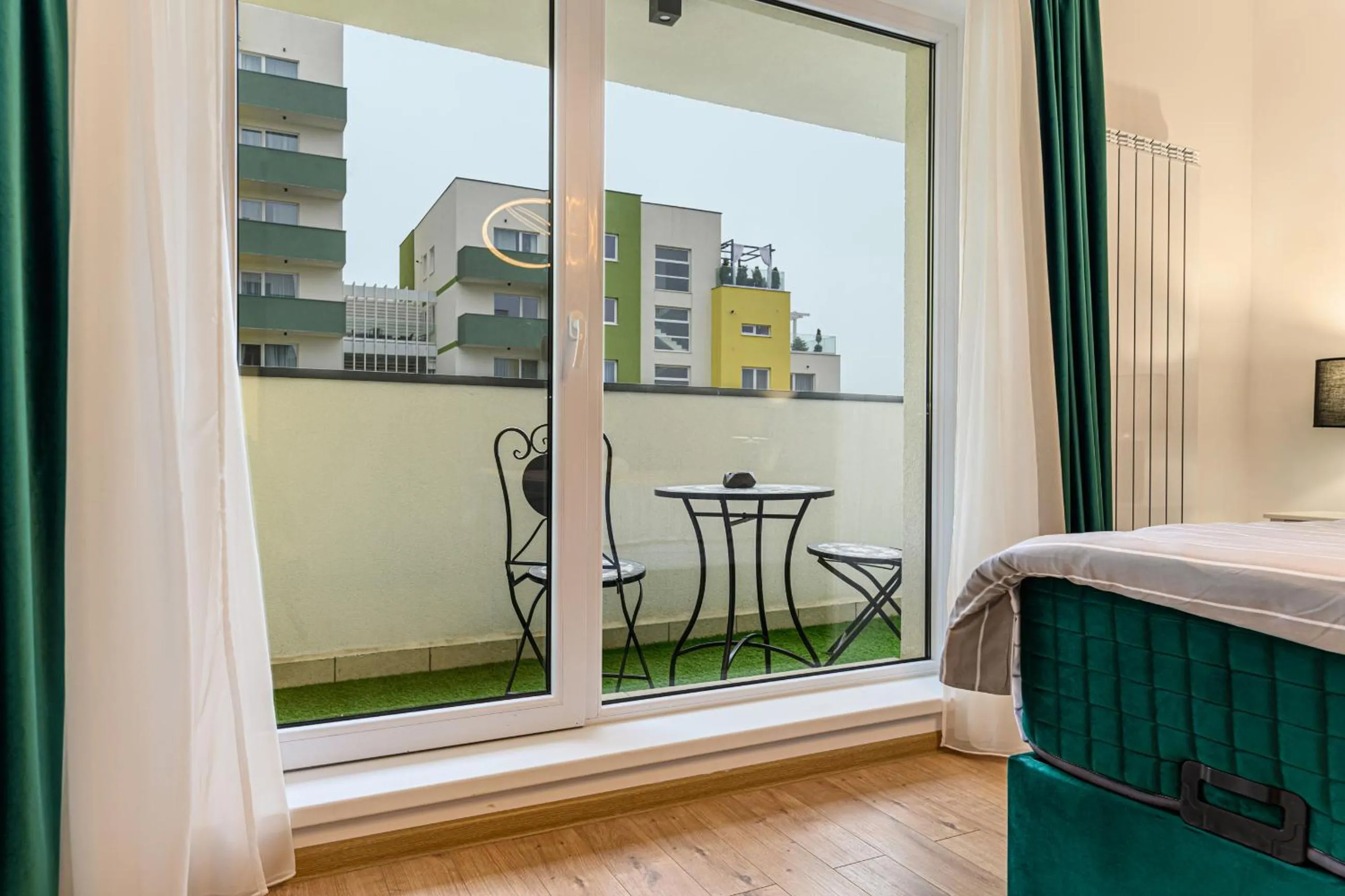Balcony/Terrace, Bed in MoHost Blue Moon Apartments
