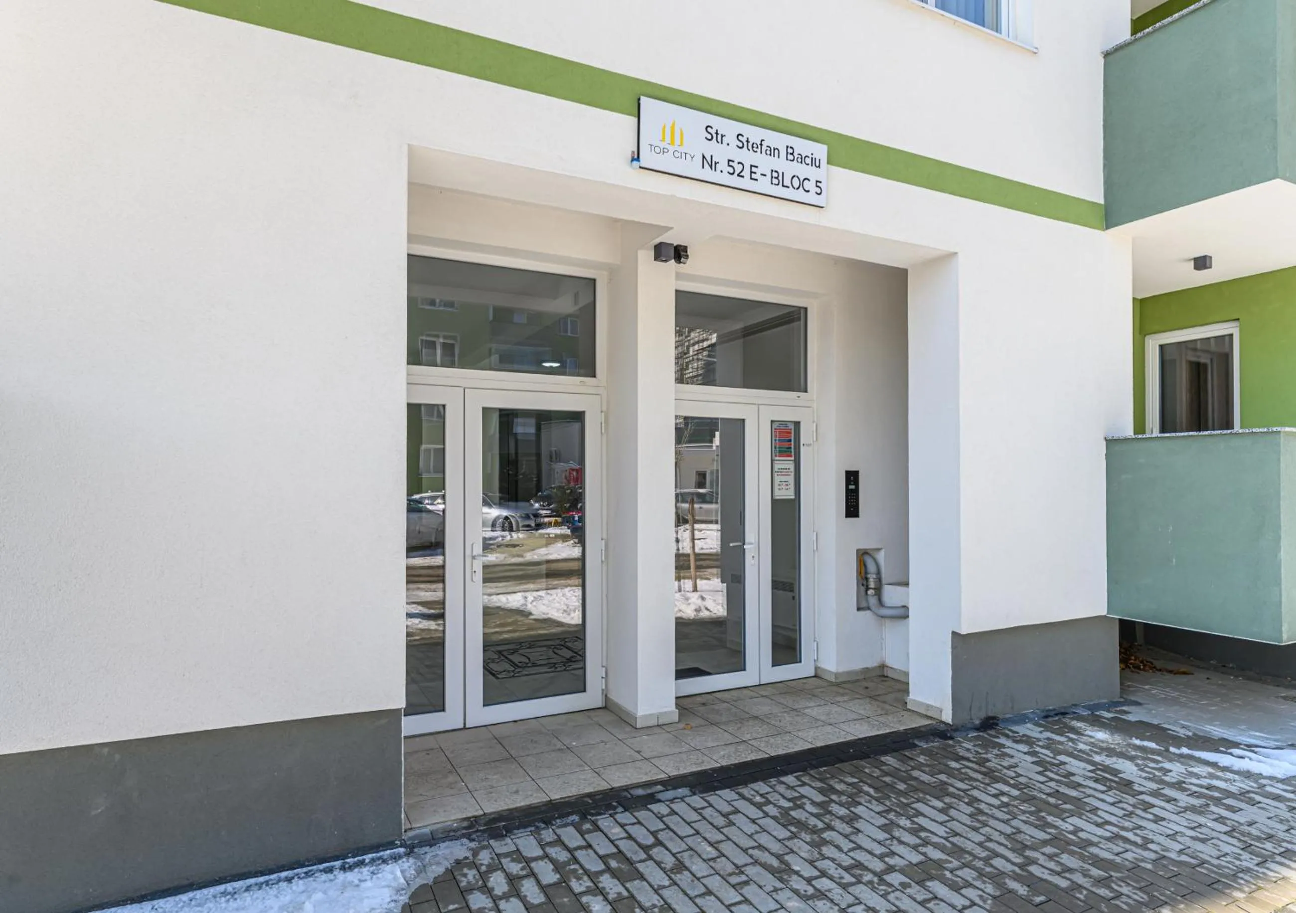 Facade/entrance in MoHost Blue Moon Apartments
