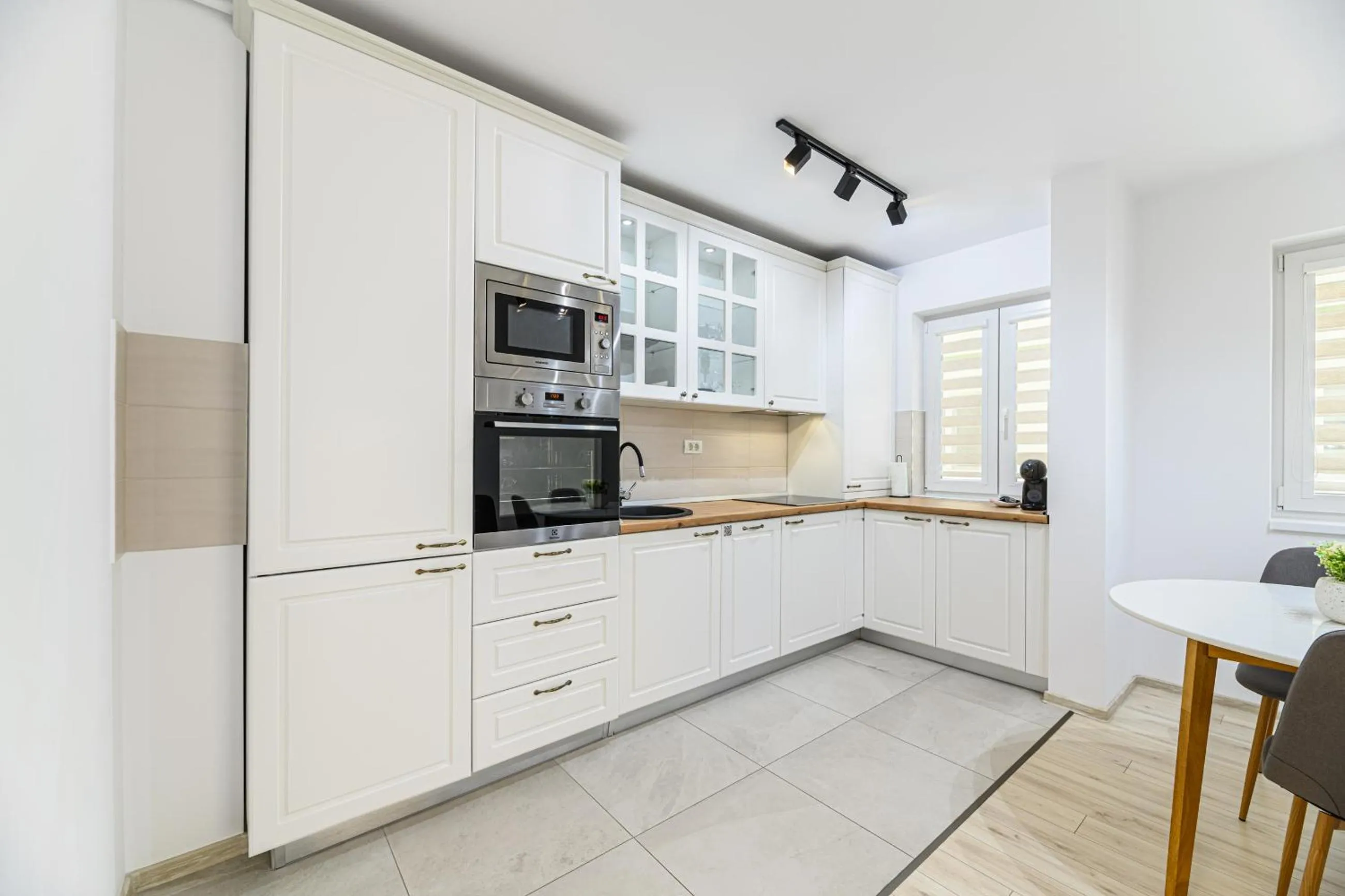 Kitchen or kitchenette in MoHost Blue Moon Apartments
