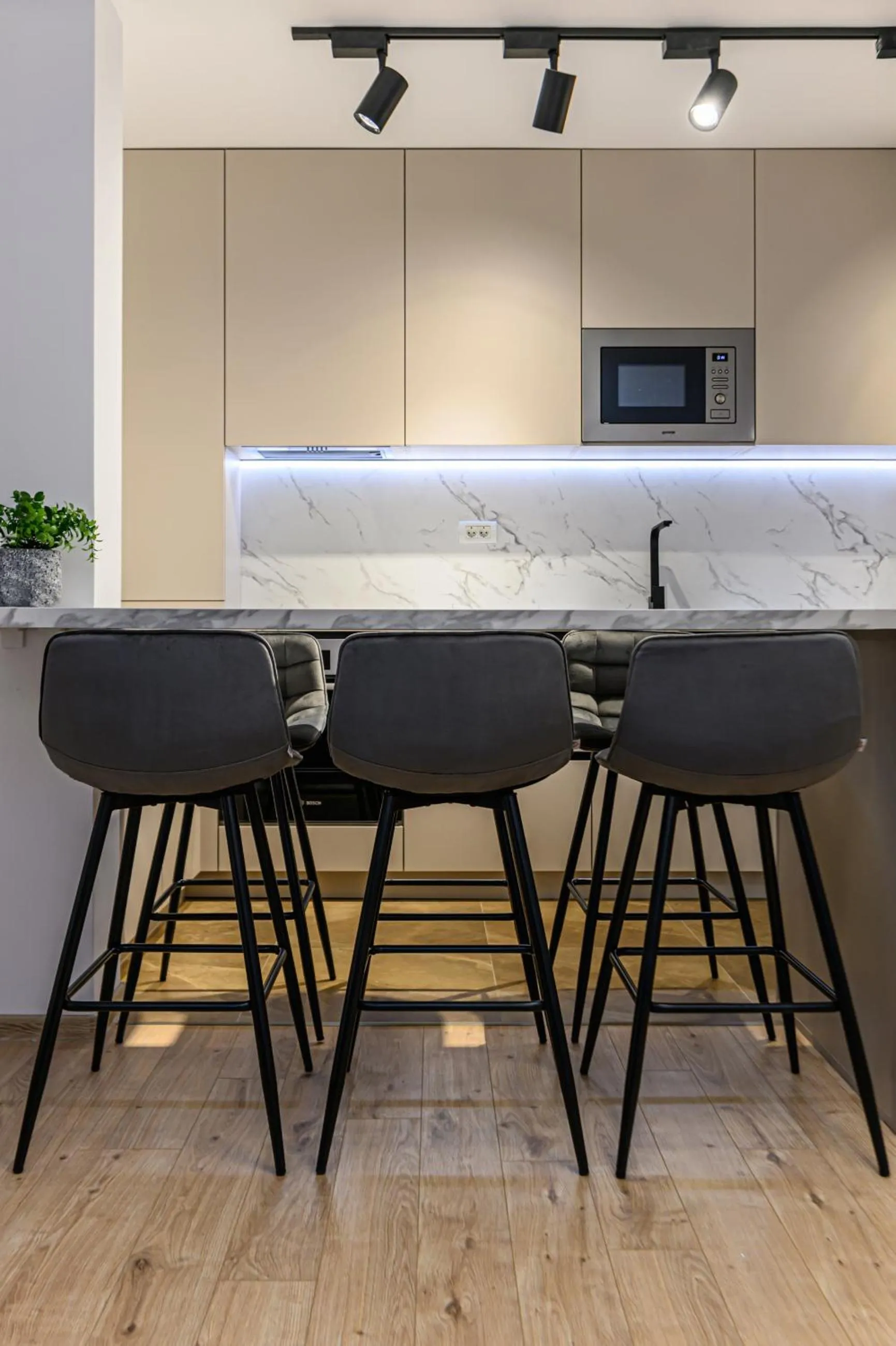 Kitchen or kitchenette in MoHost Blue Moon Apartments