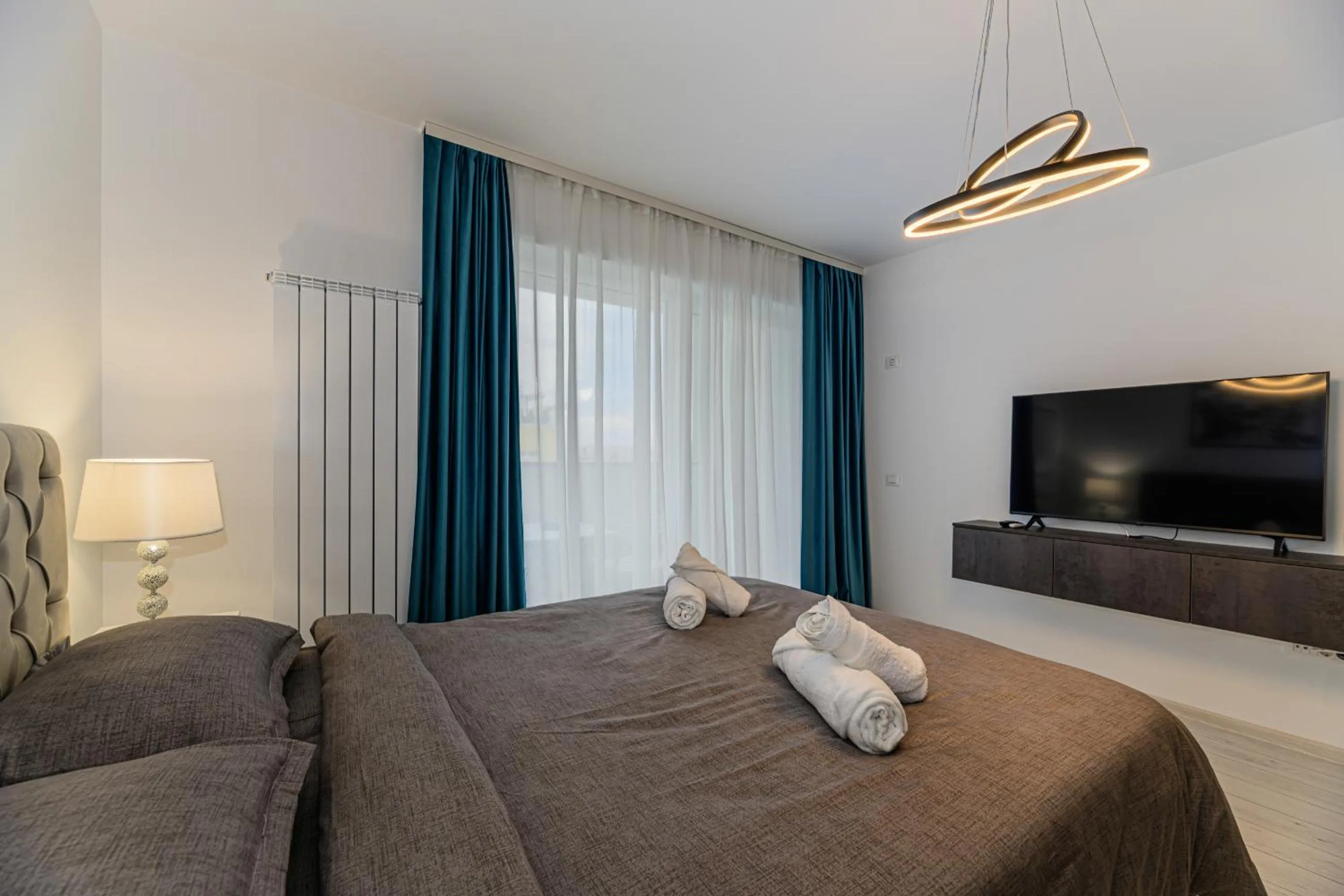 TV and multimedia, Bed in MoHost Blue Moon Apartments