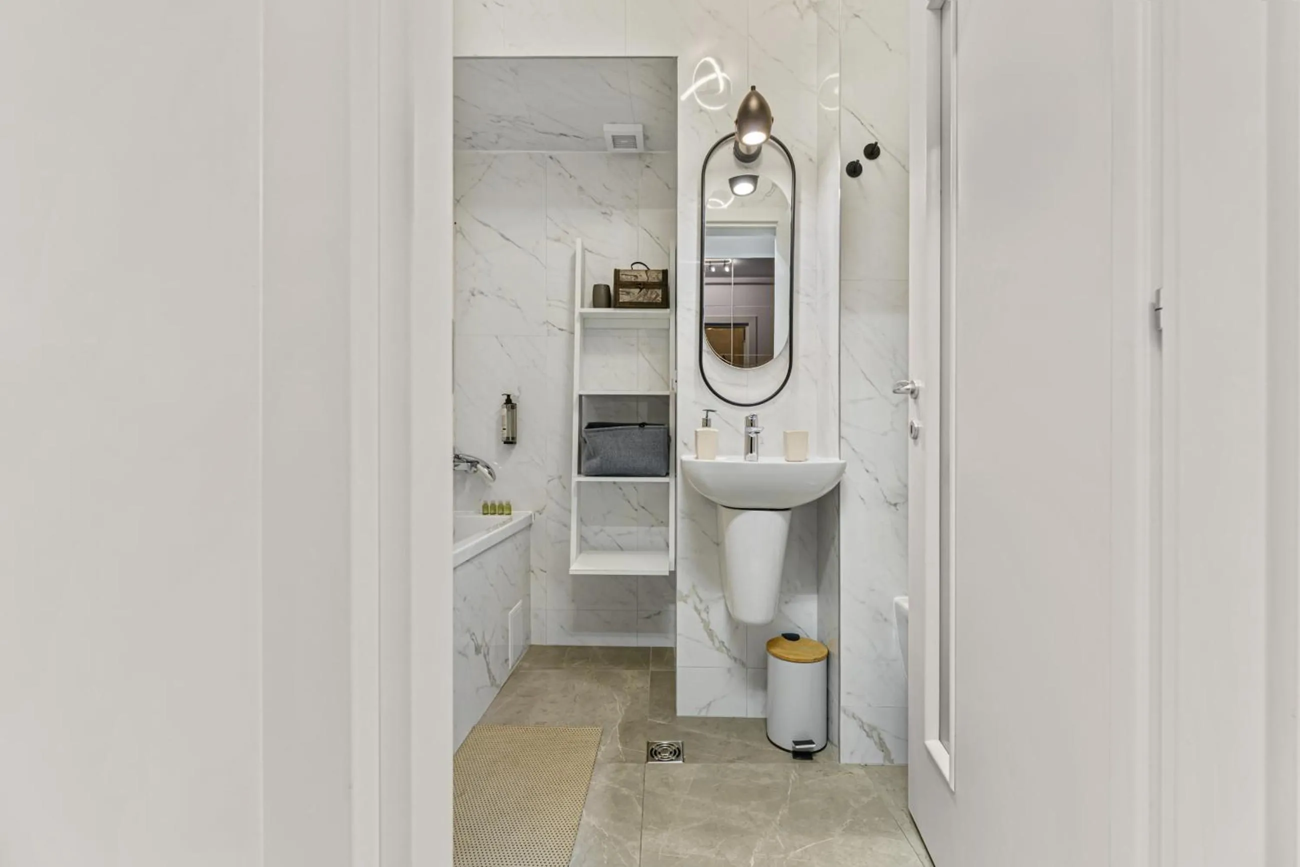 Bathroom in MoHost Blue Moon Apartments