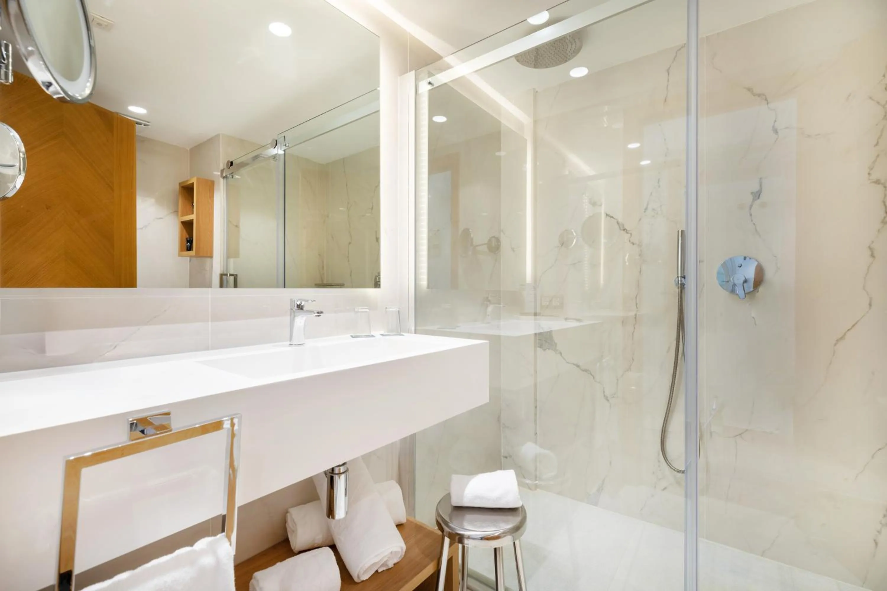 Shower in VIVA Golf Adults Only 18+