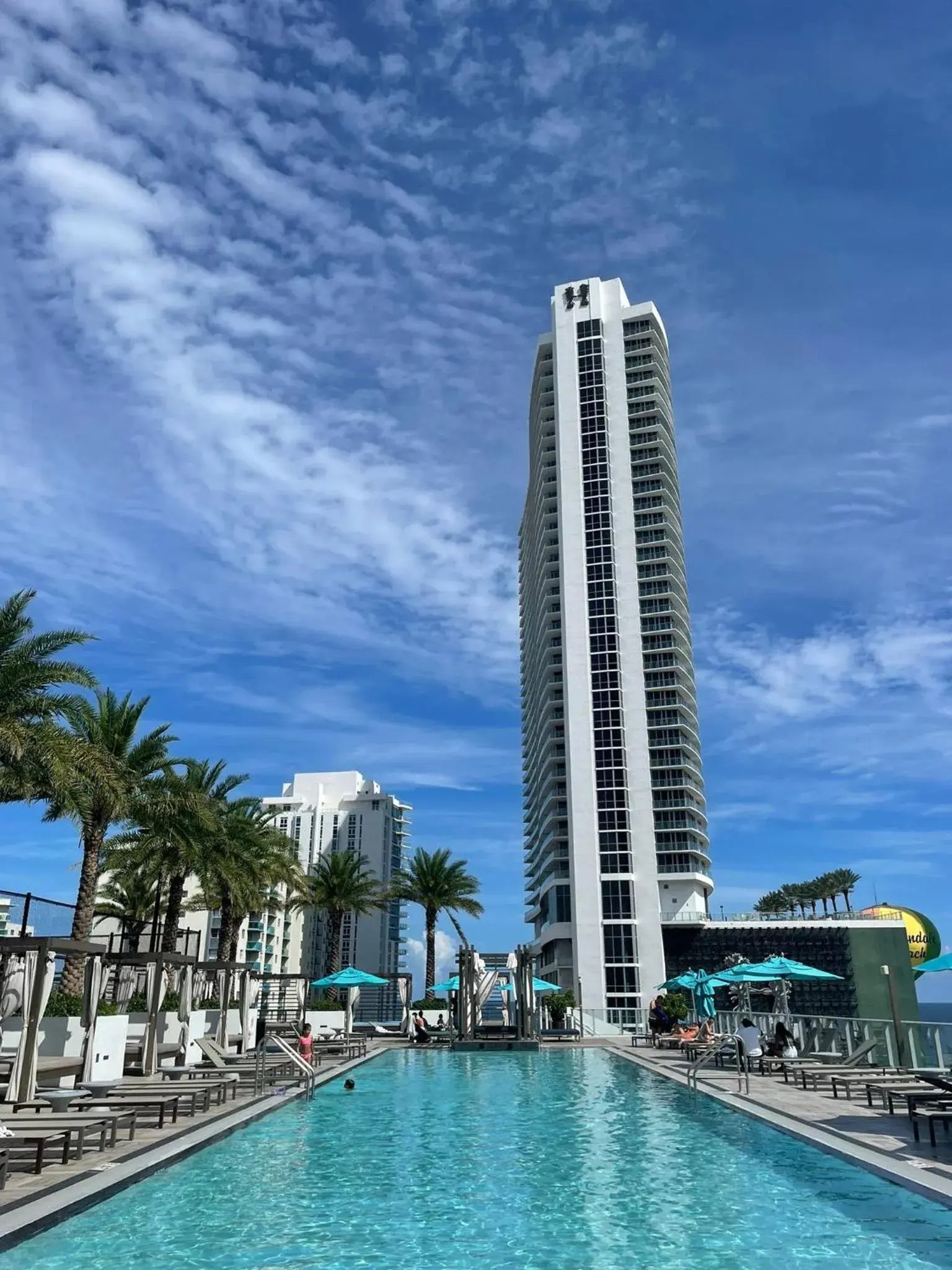 Property building in Hyde Beach House Lux Apartment Property building in Hyde Beach House Lux Apartment