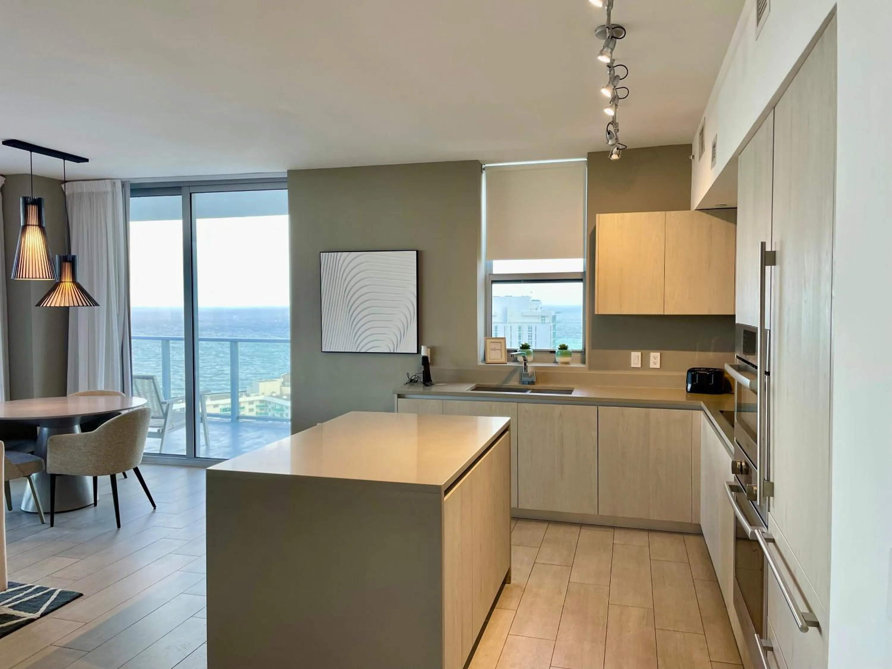 Kitchen or kitchenette in Hyde Beach House Lux Apartment