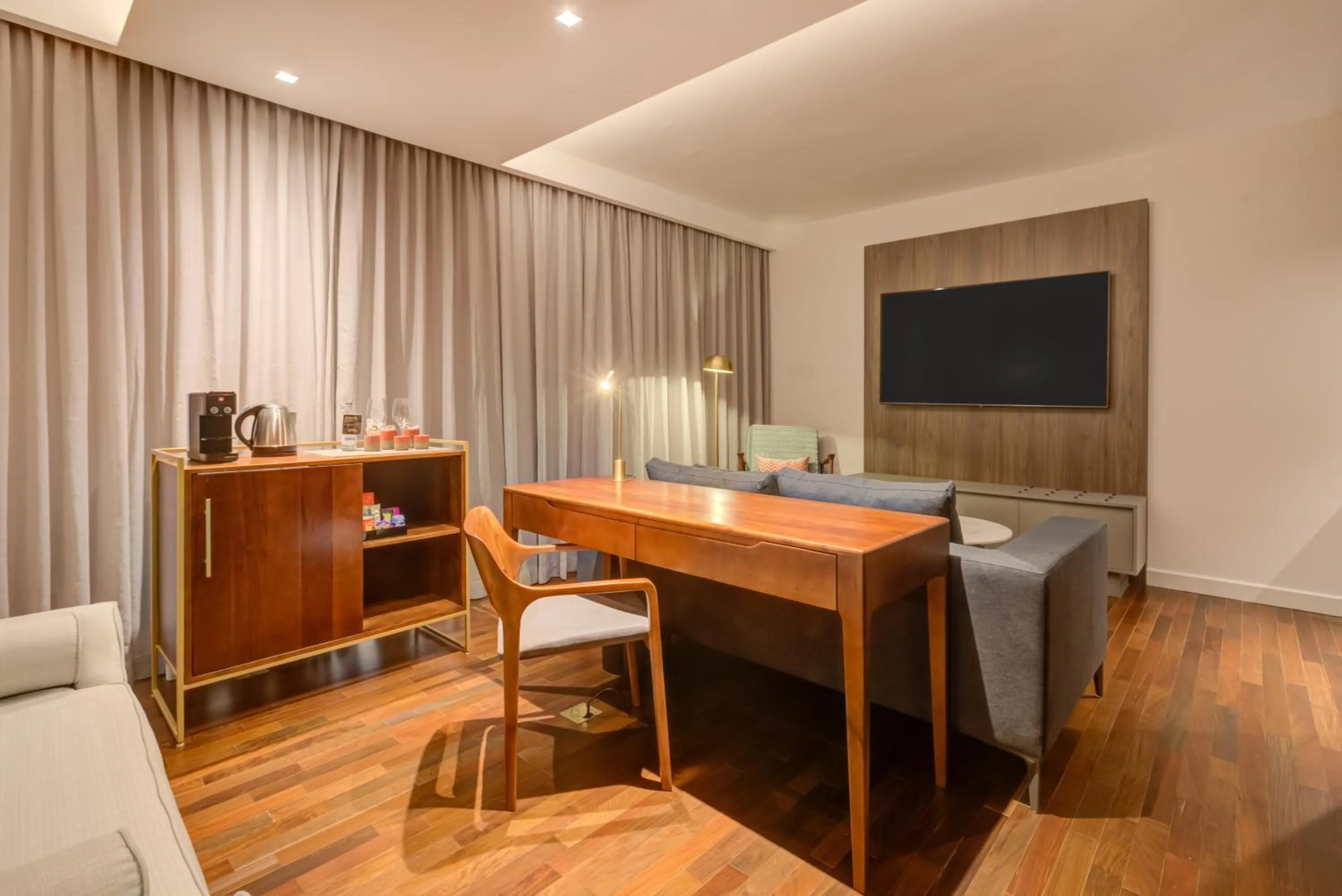 Dining area in Qoya São Paulo Paulista, Curio Collection by Hilton